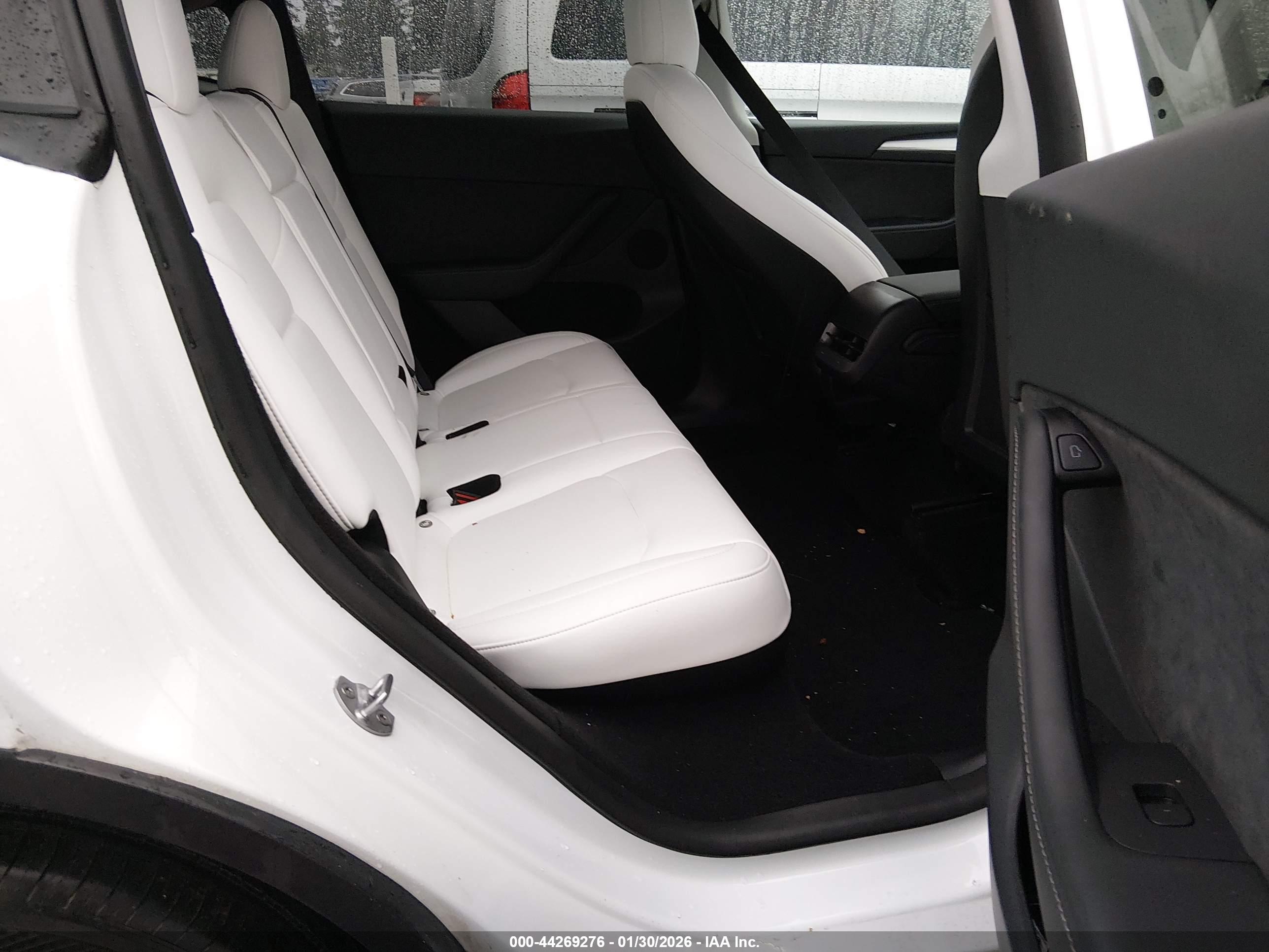TESLA MODEL image 8