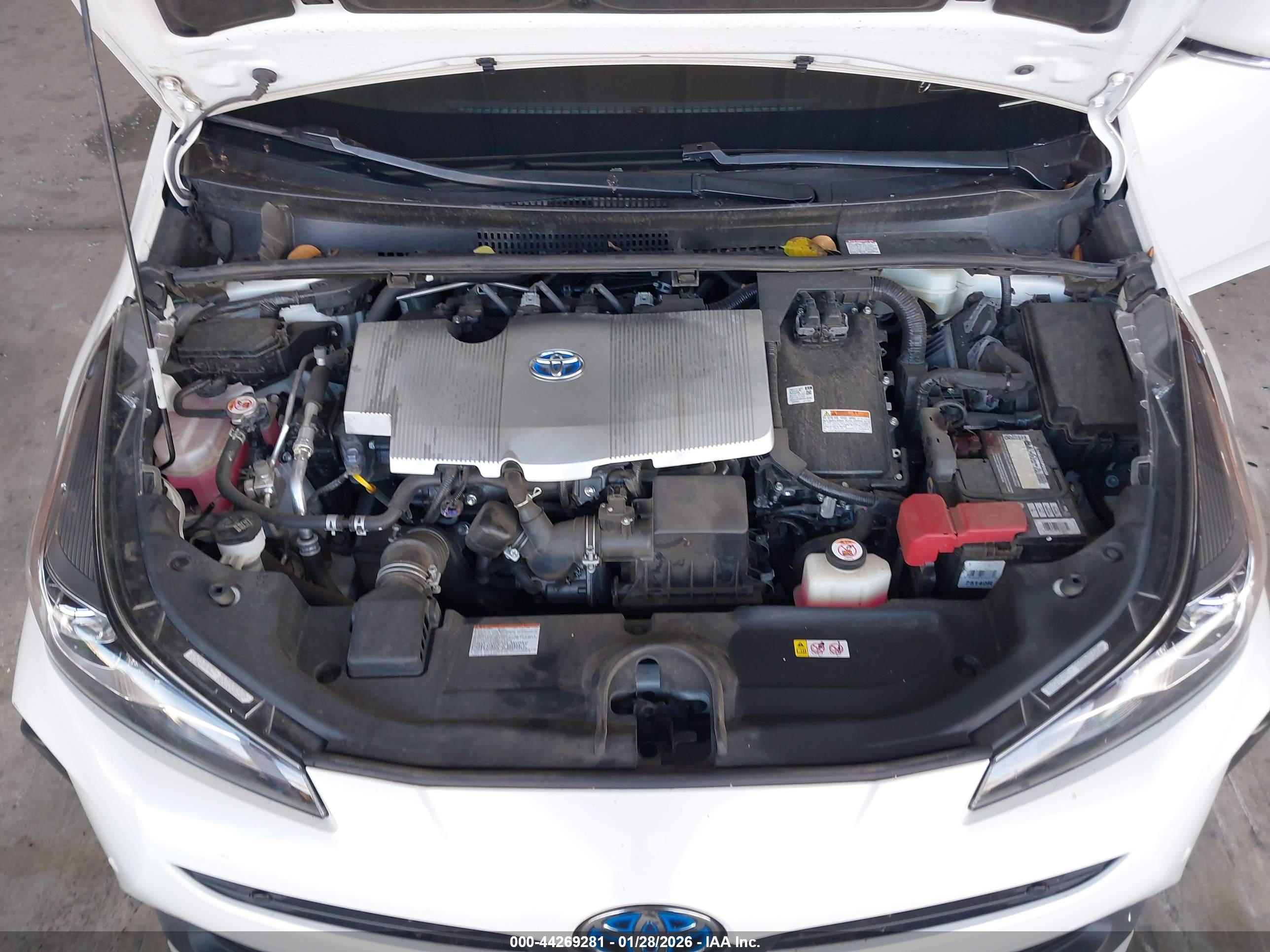 TOYOTA PRIUS image 10