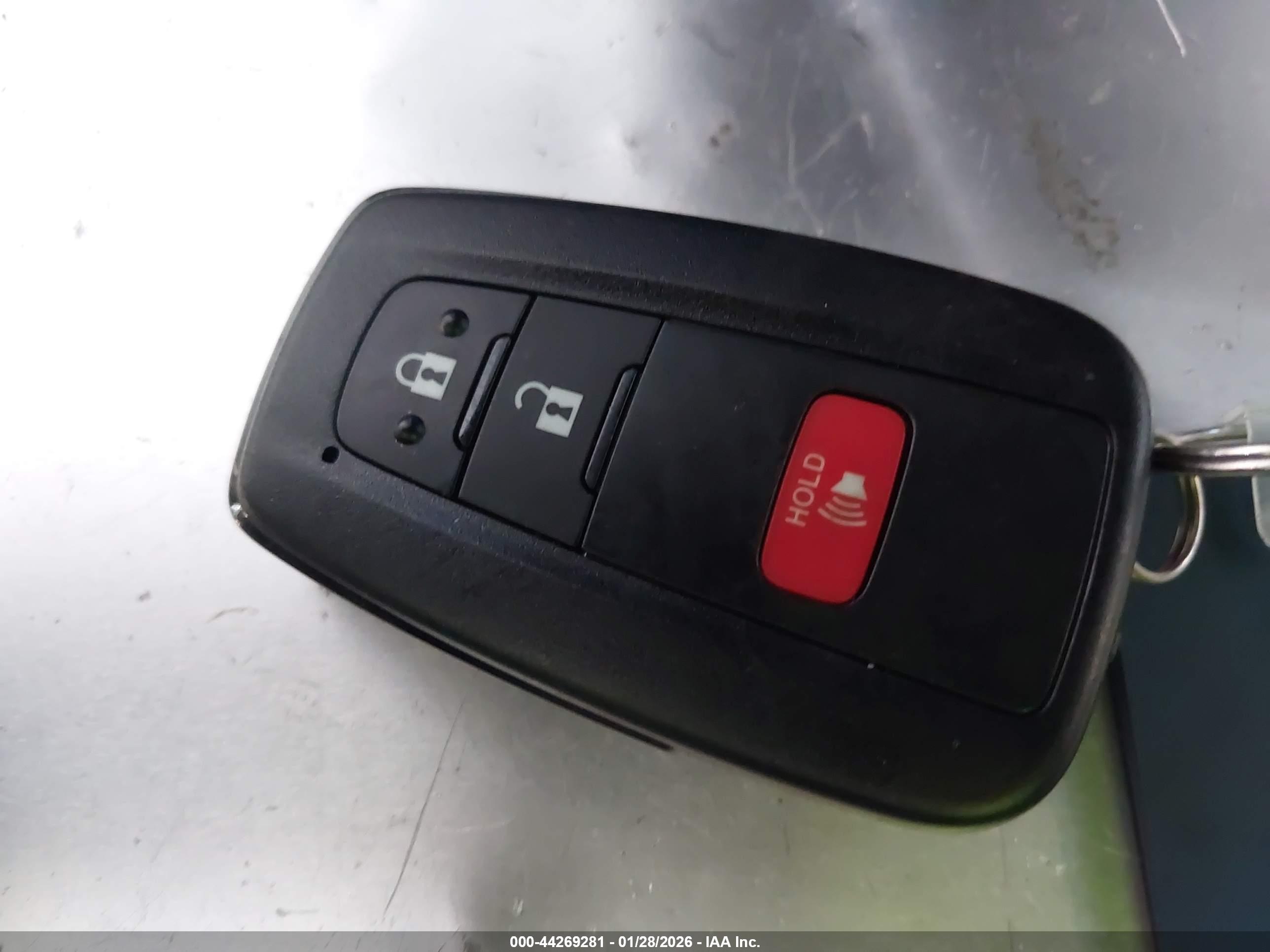 TOYOTA PRIUS image 11