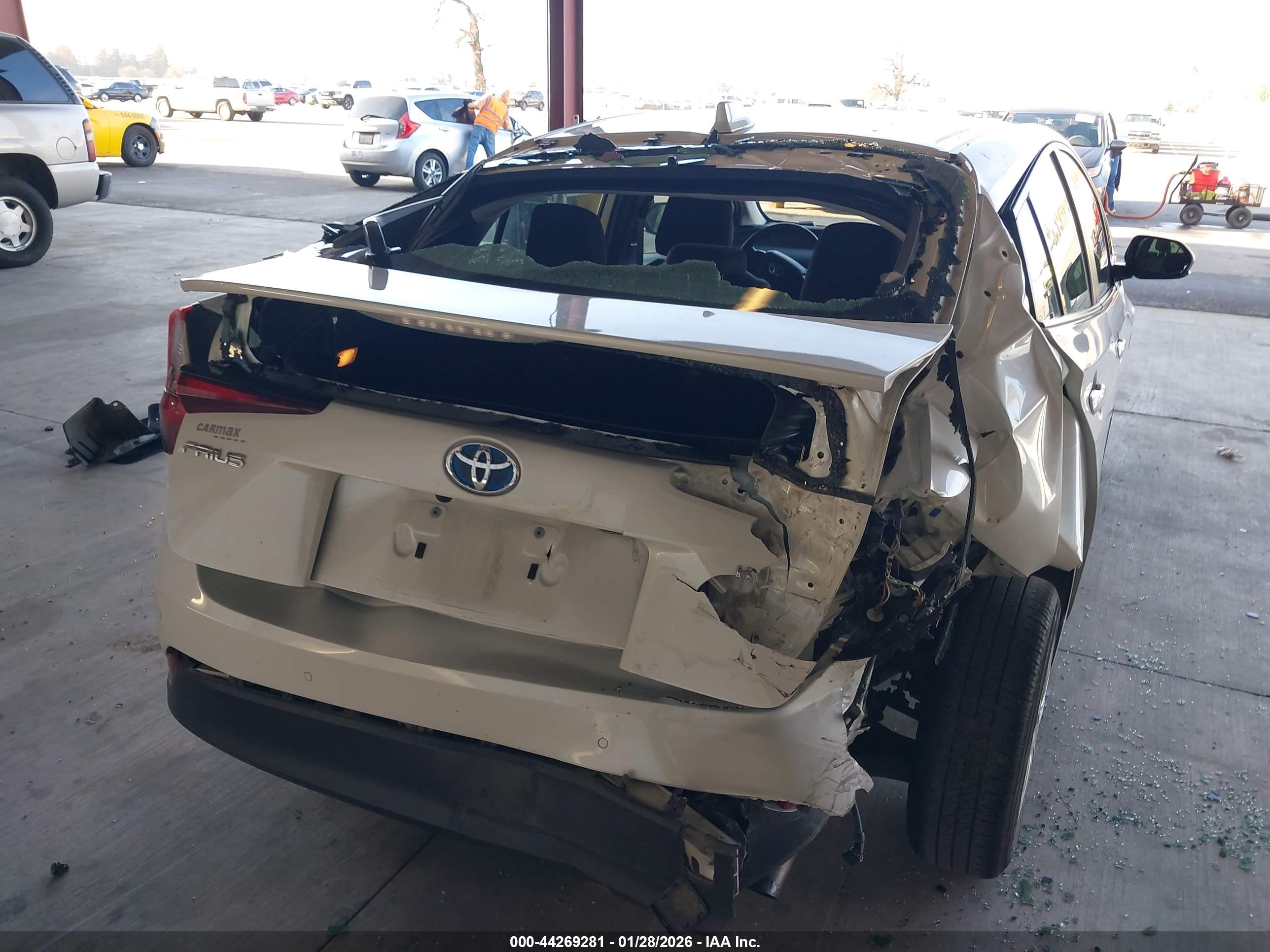 TOYOTA PRIUS image 6