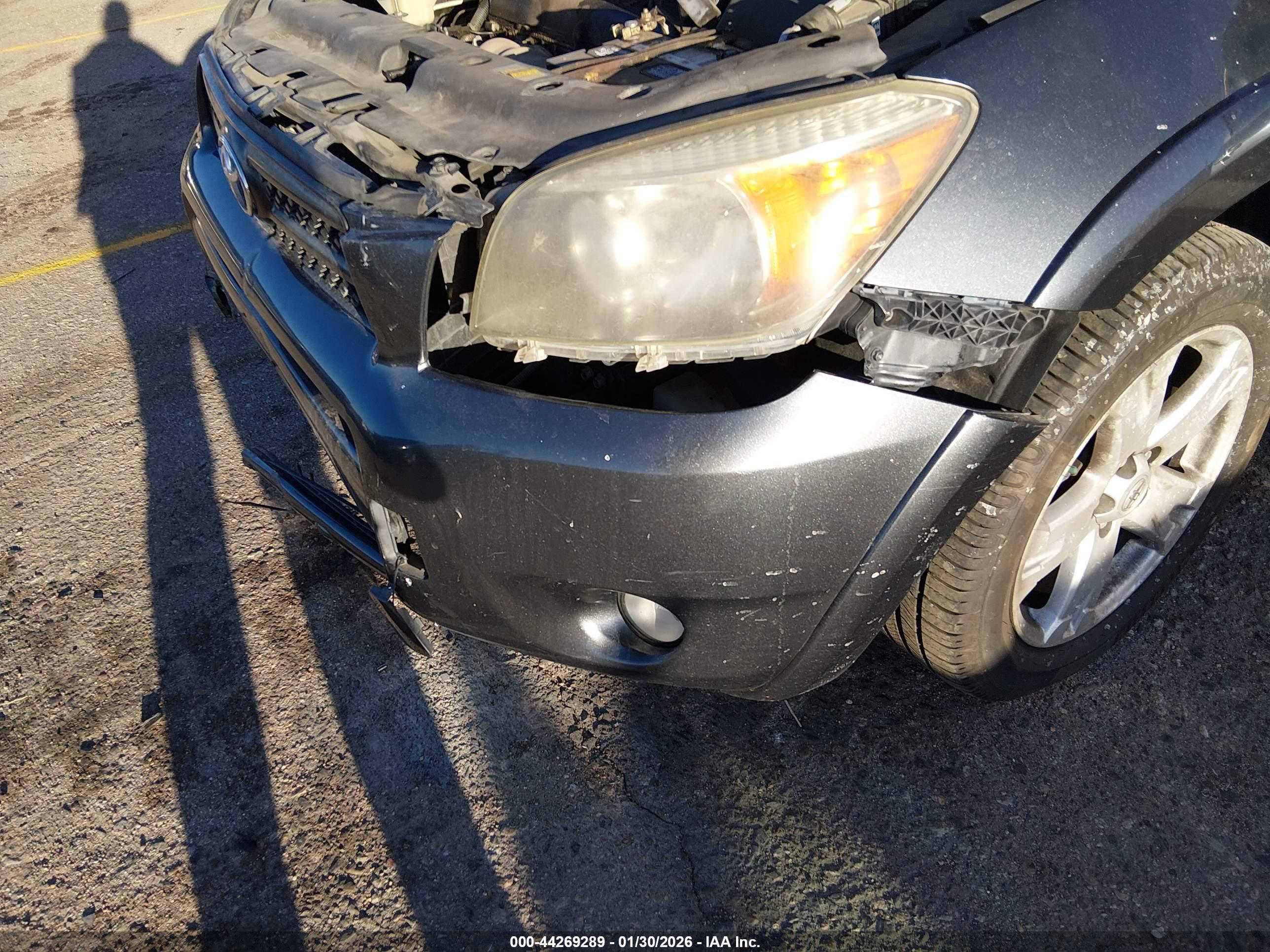 TOYOTA RAV4 image 6