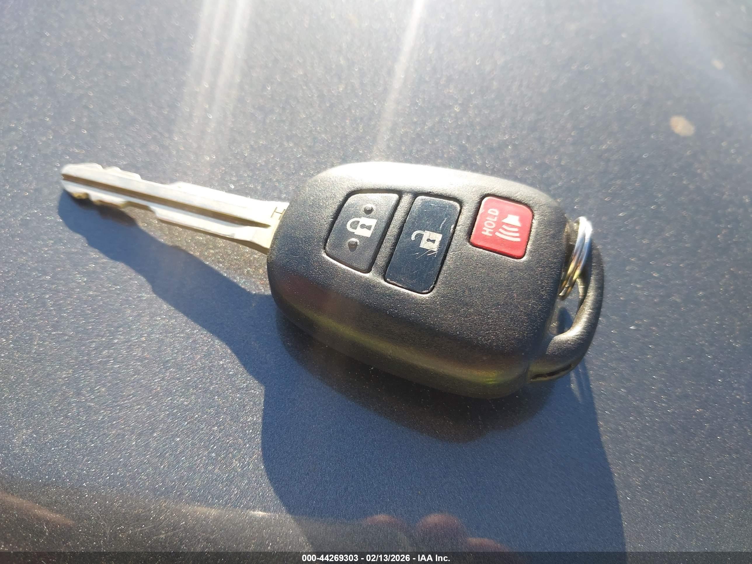 TOYOTA RAV4 image 11