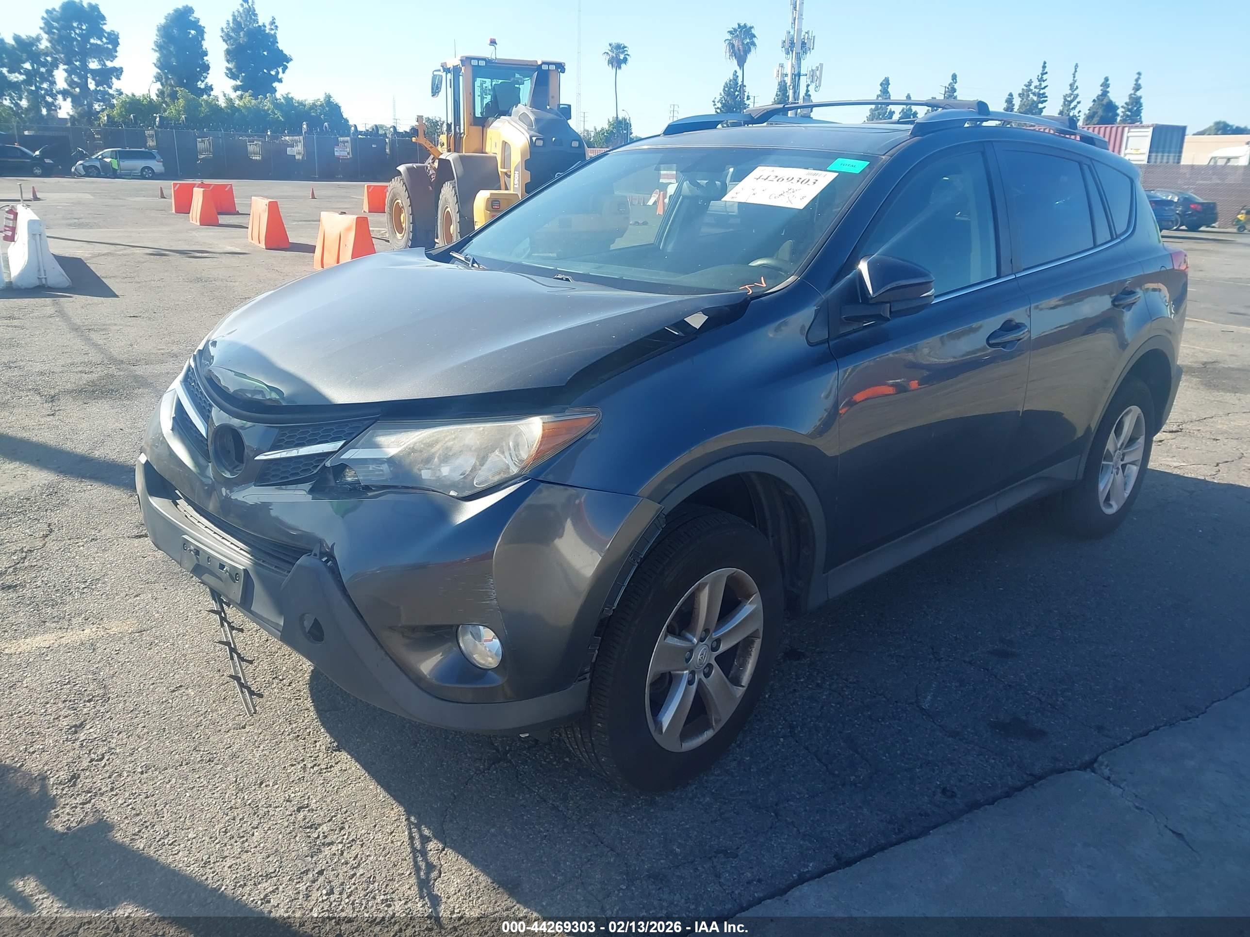 TOYOTA RAV4 image 2