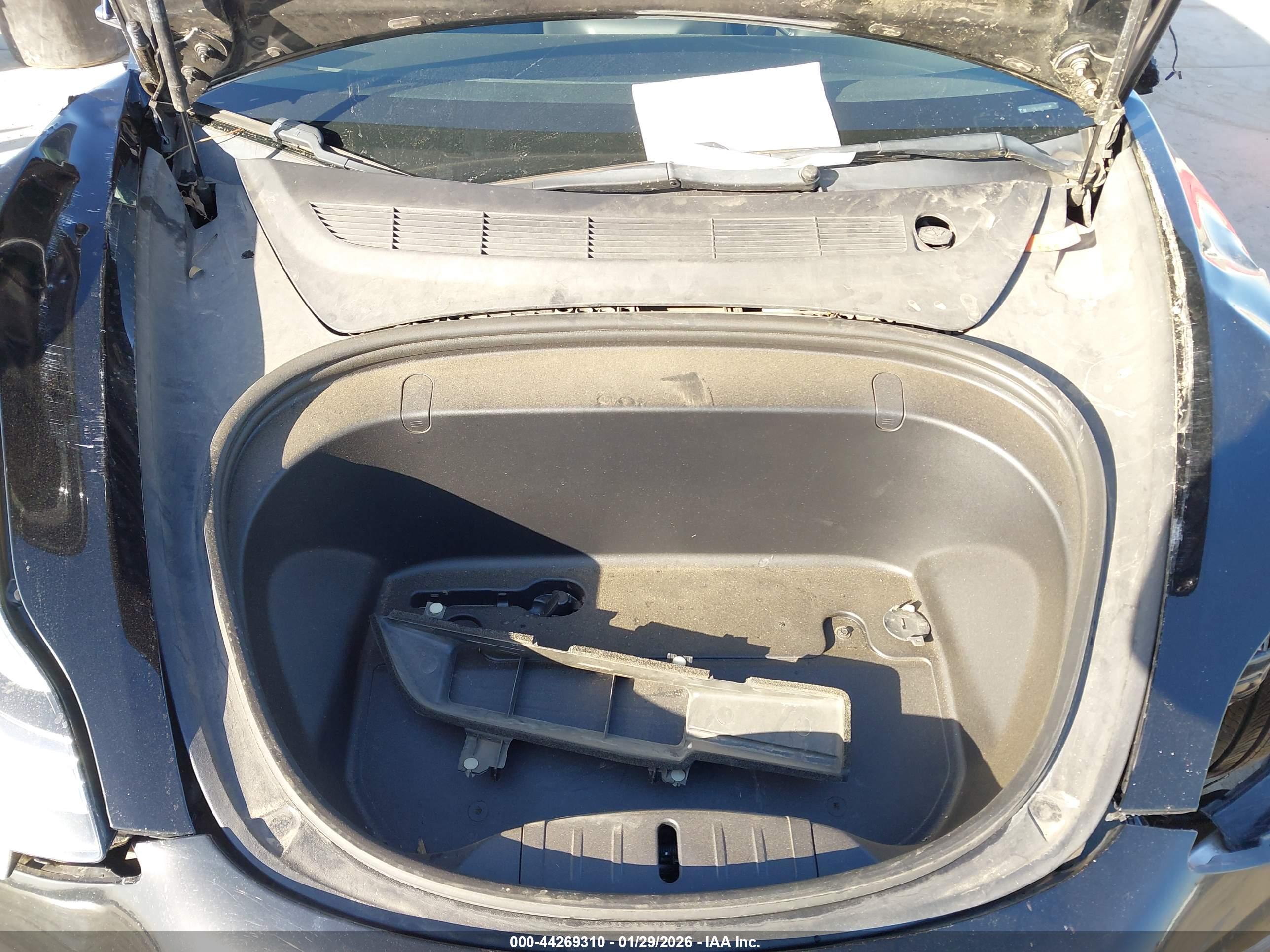 TESLA MODEL image 10