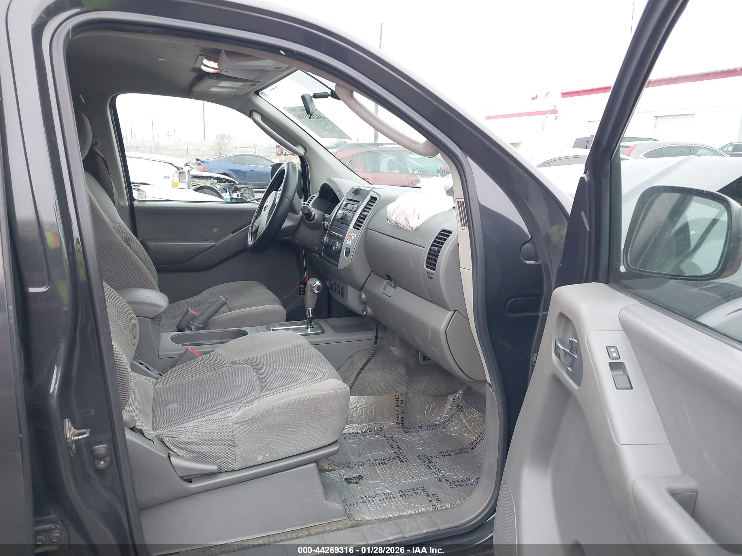 NISSAN FRONTIER image 5