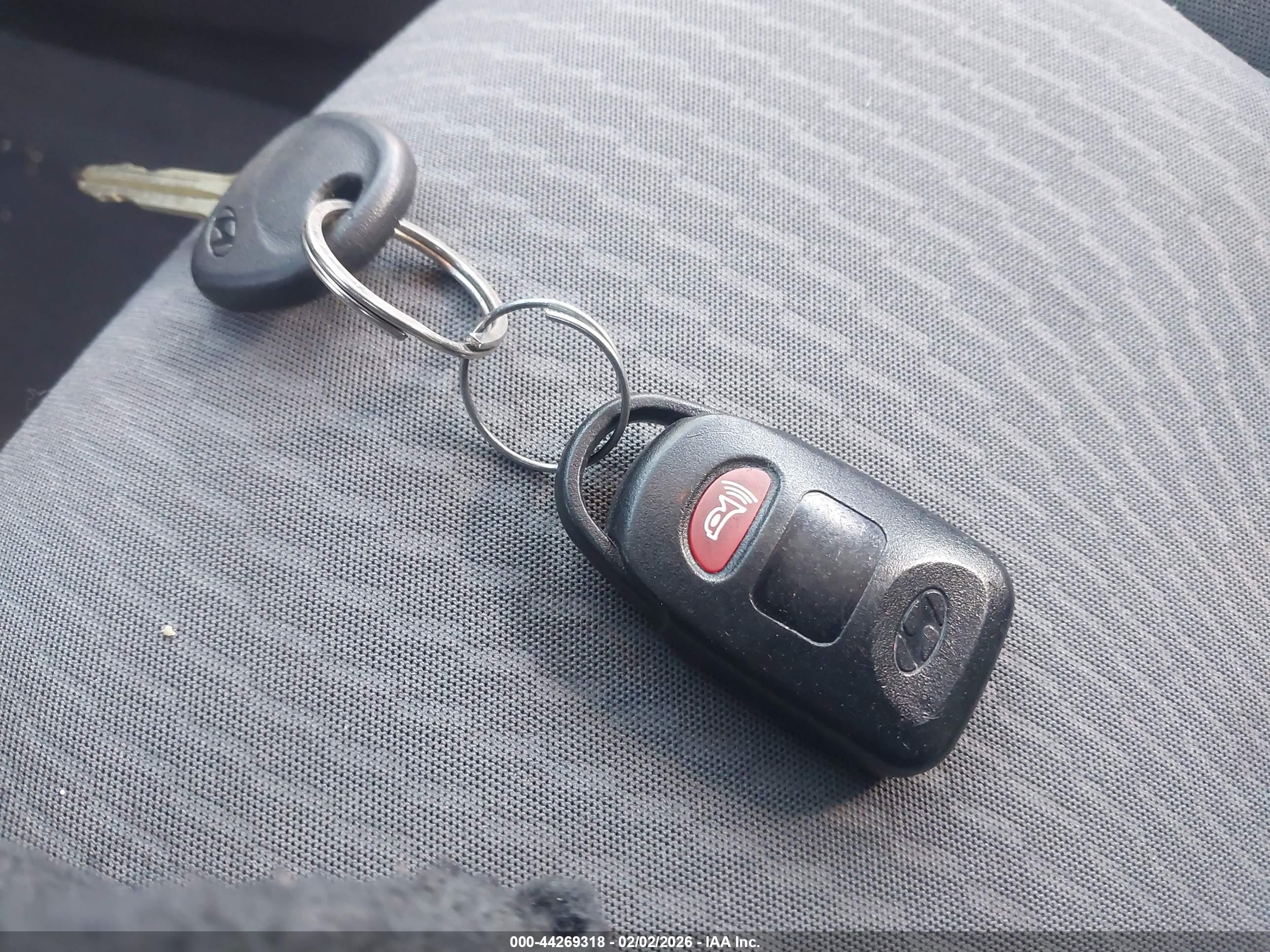 HYUNDAI ELANTRA image 11