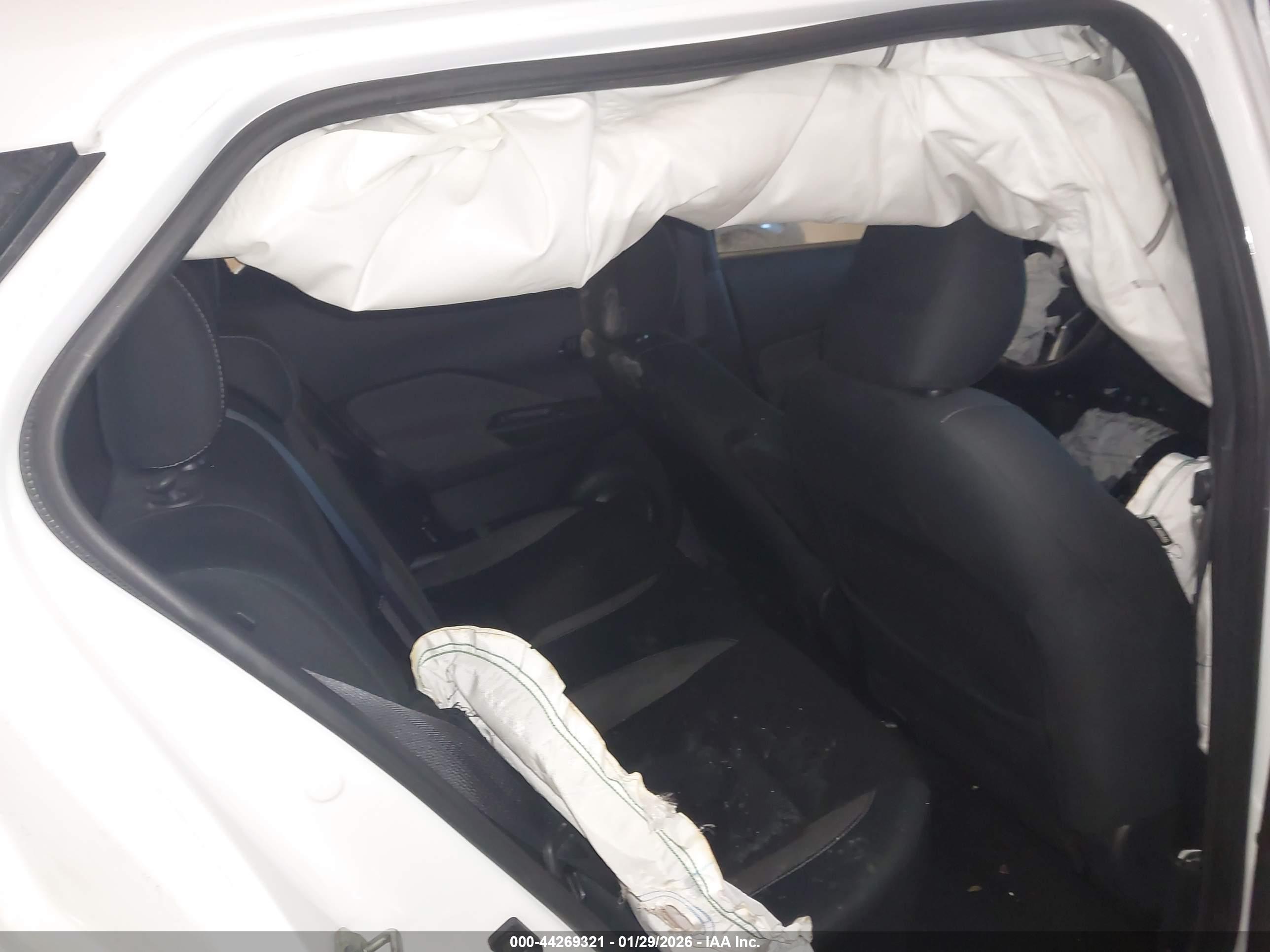 NISSAN KICKS image 8