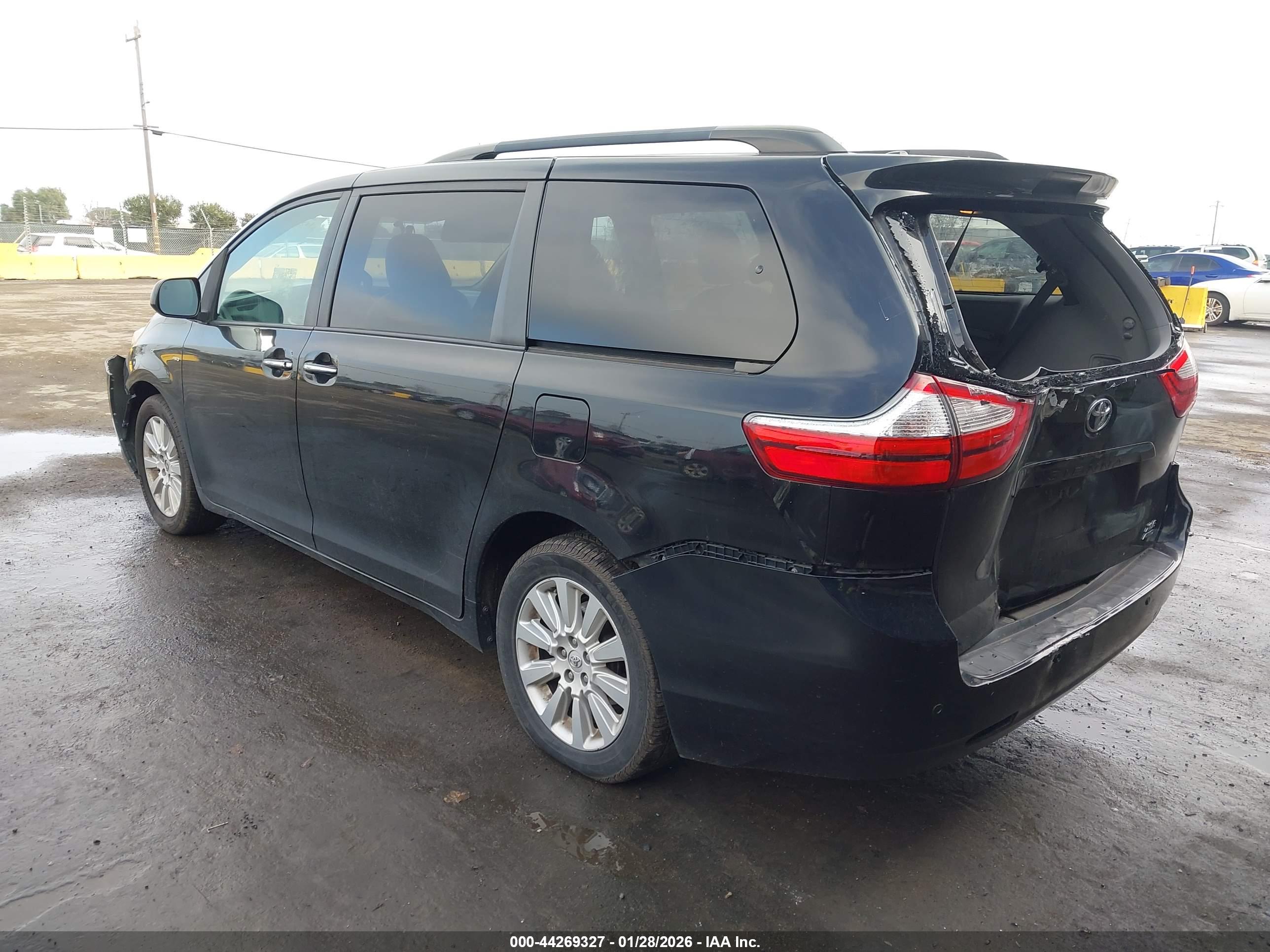 TOYOTA SIENNA image 3