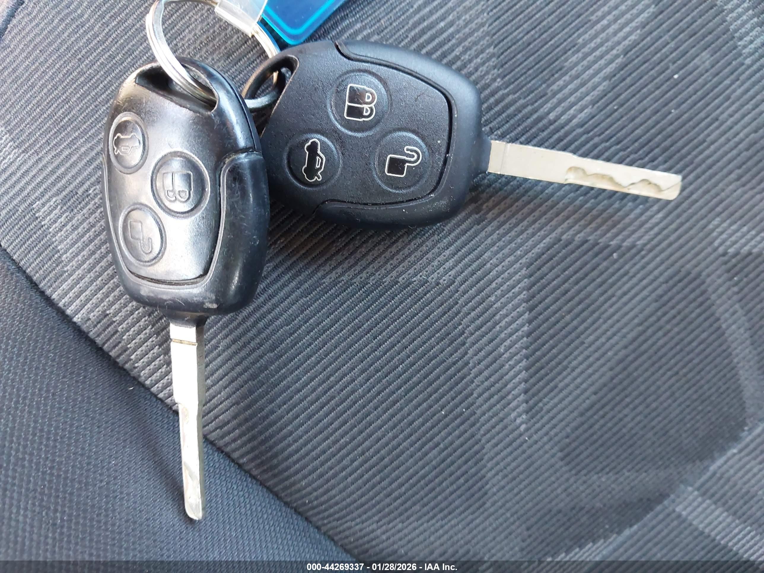 FORD FIESTA image 11
