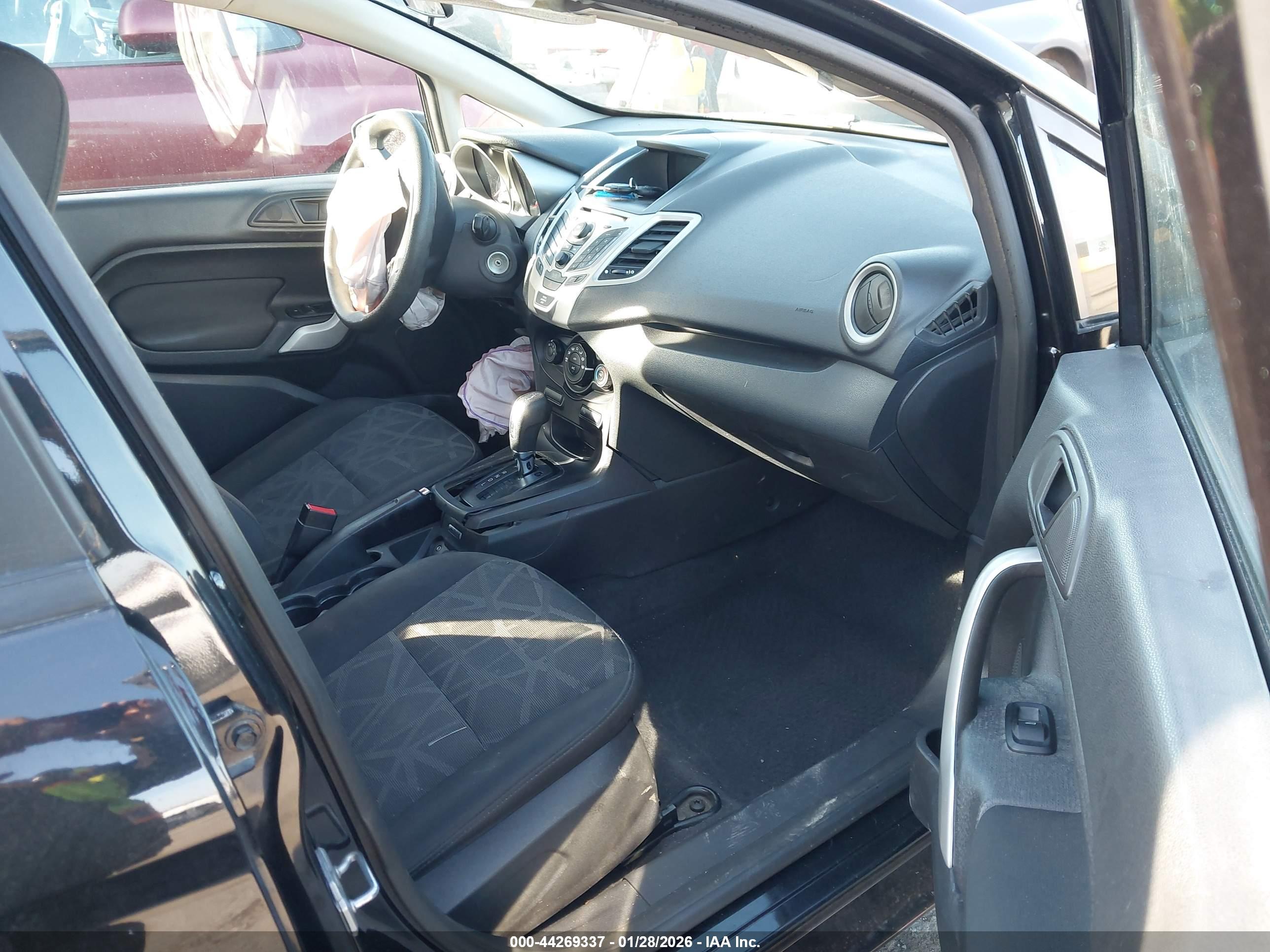 FORD FIESTA image 5