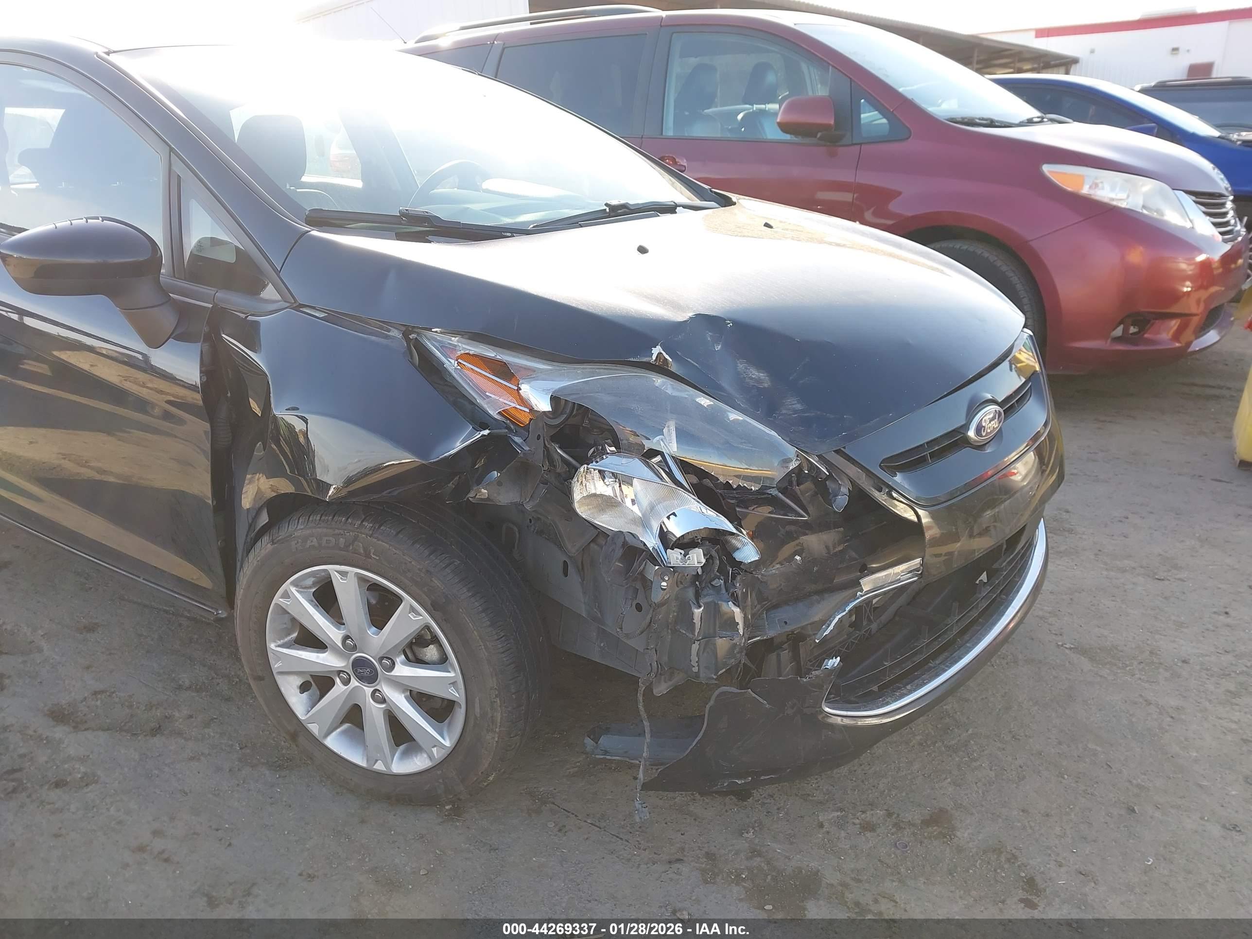 FORD FIESTA image 6