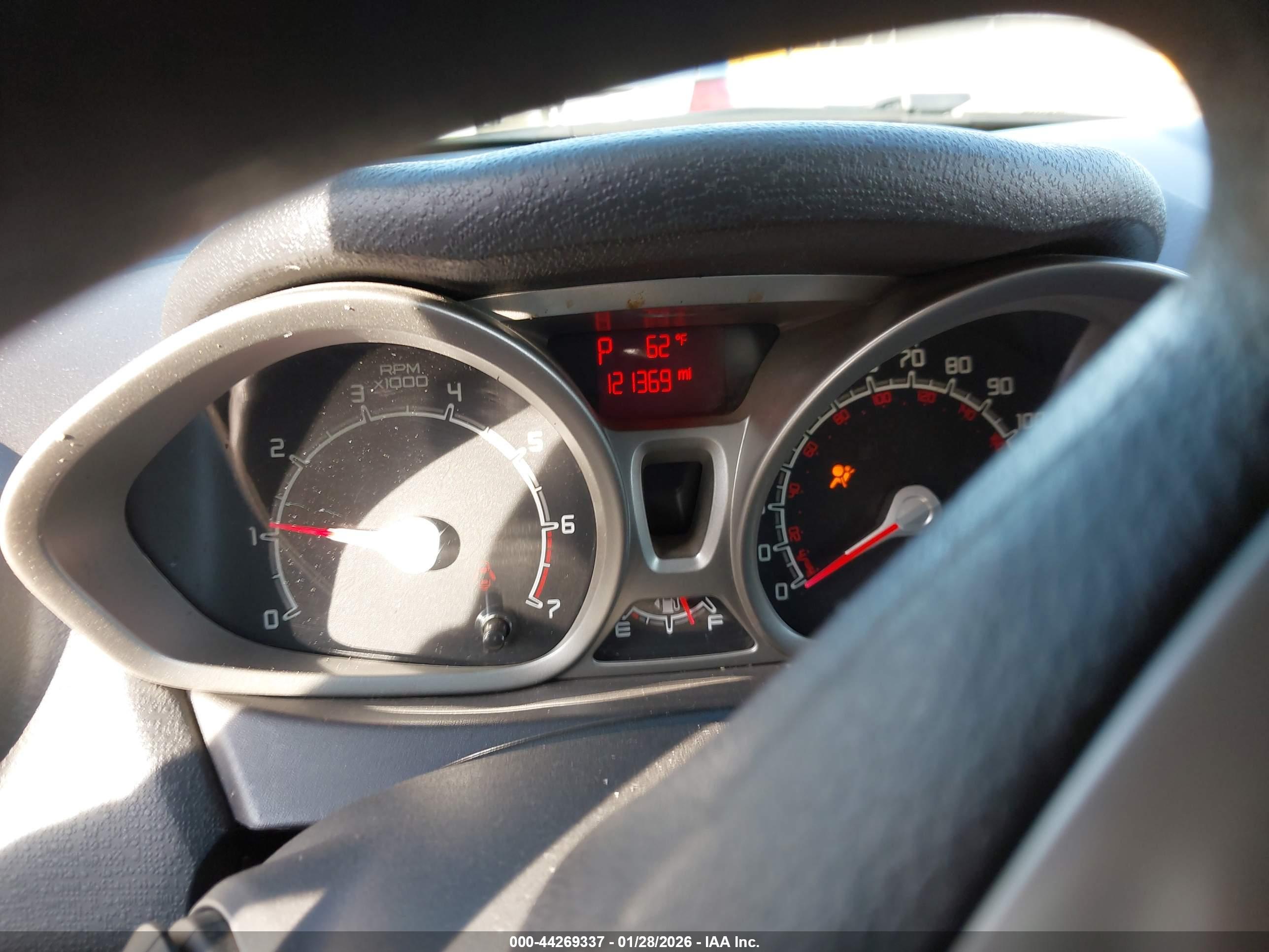 FORD FIESTA image 7