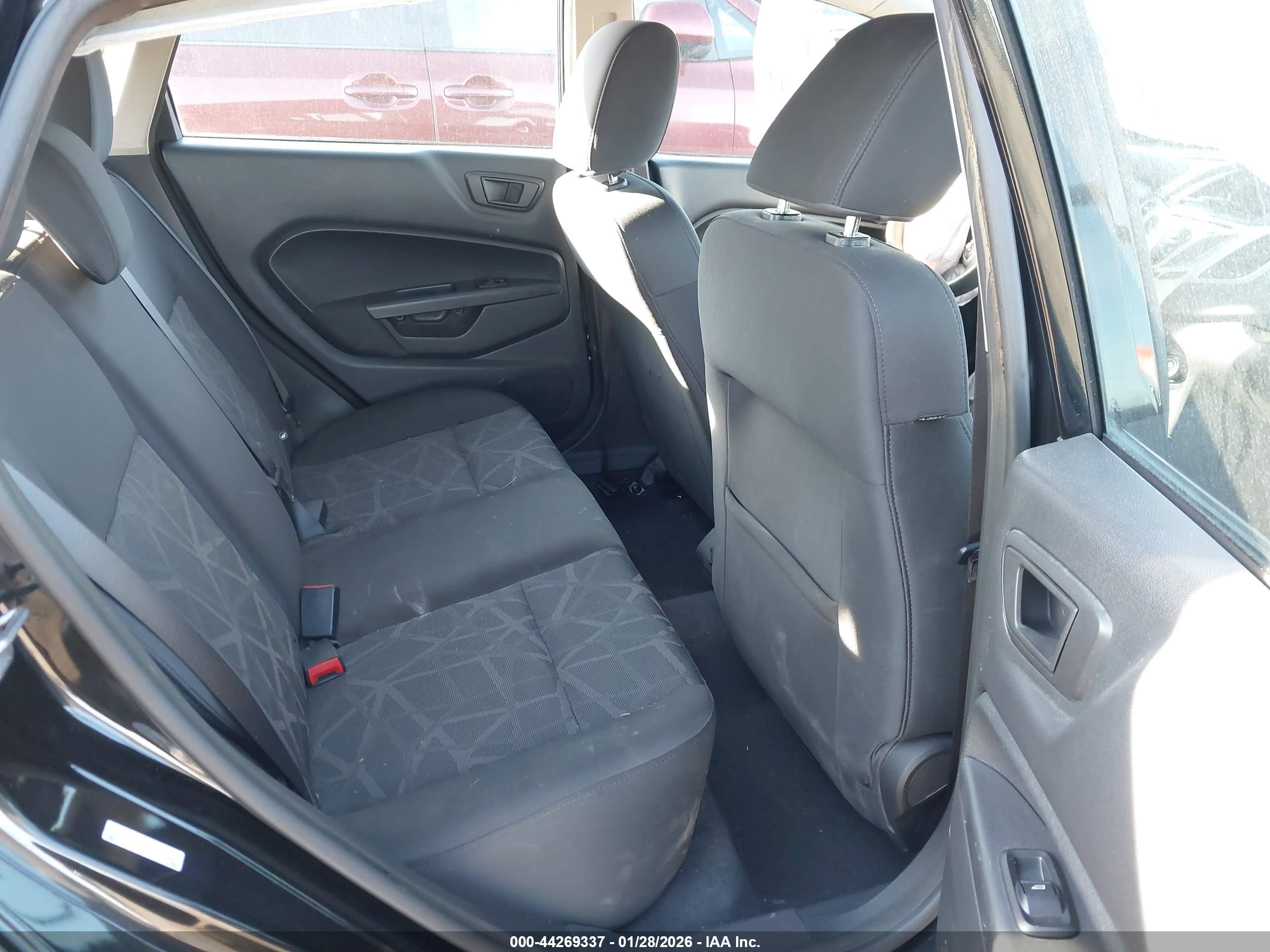 FORD FIESTA image 8
