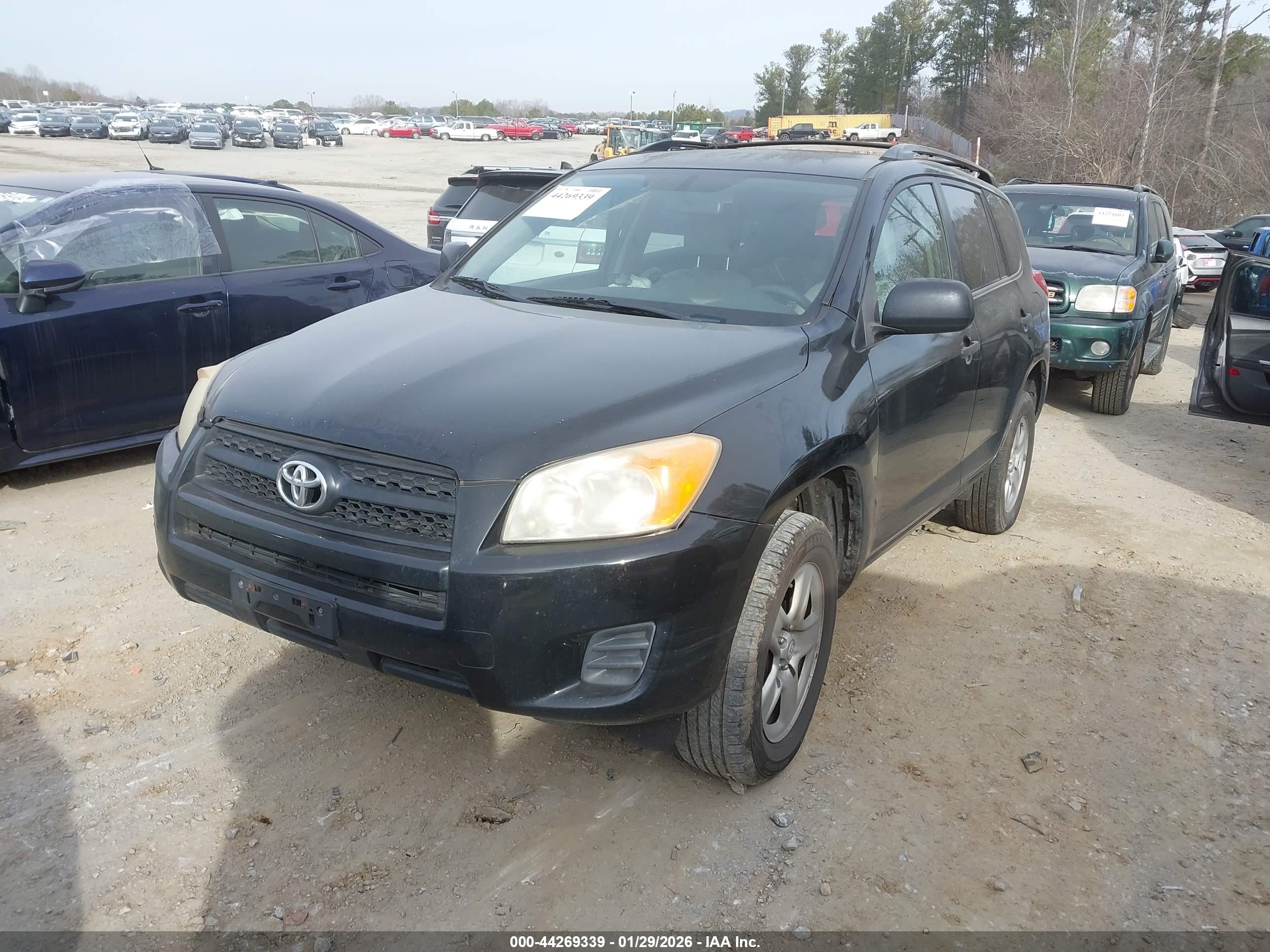 TOYOTA RAV4 image 2