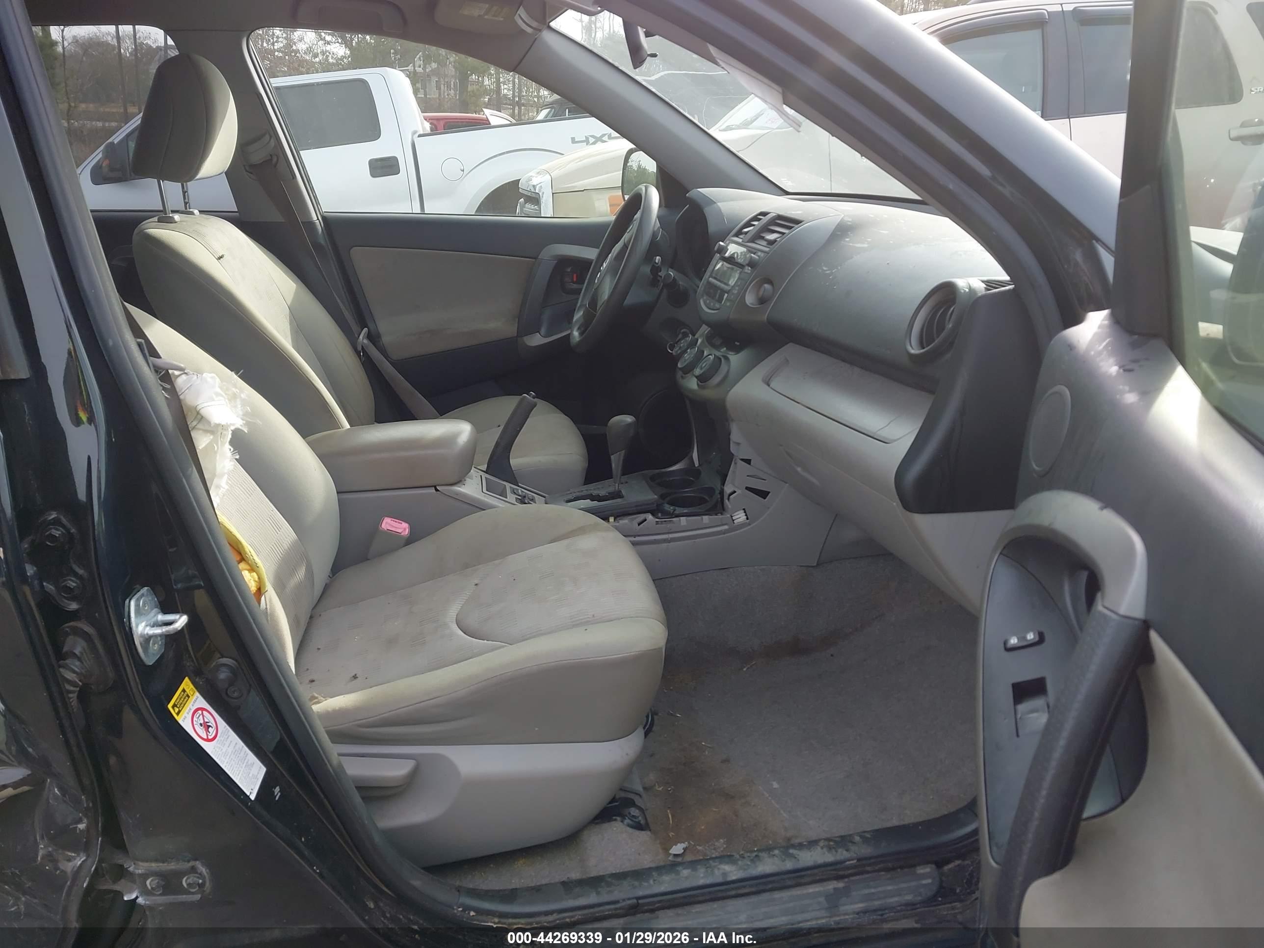 TOYOTA RAV4 image 5