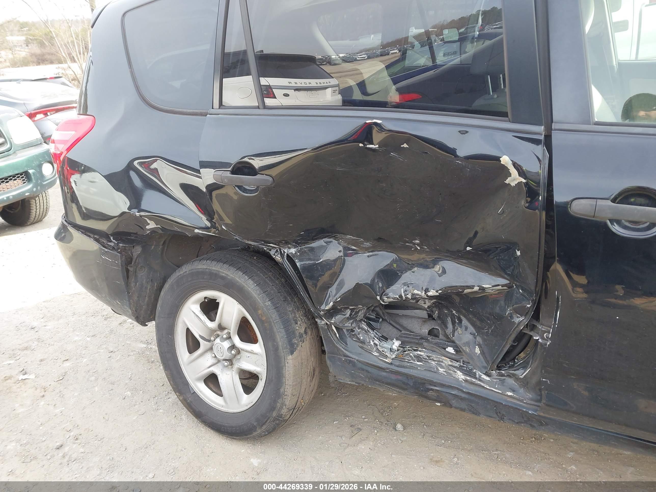TOYOTA RAV4 image 6
