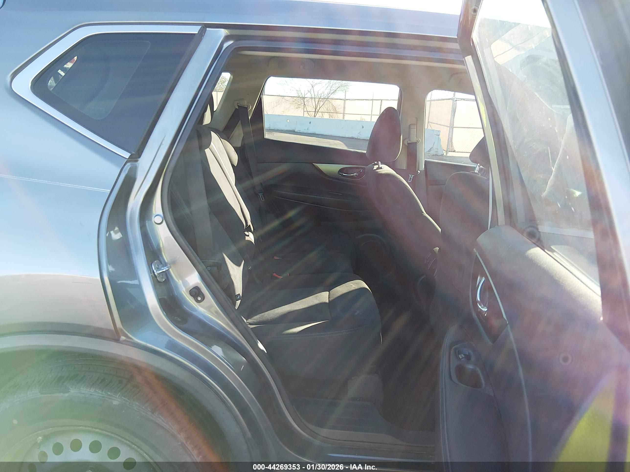 NISSAN ROGUE image 8