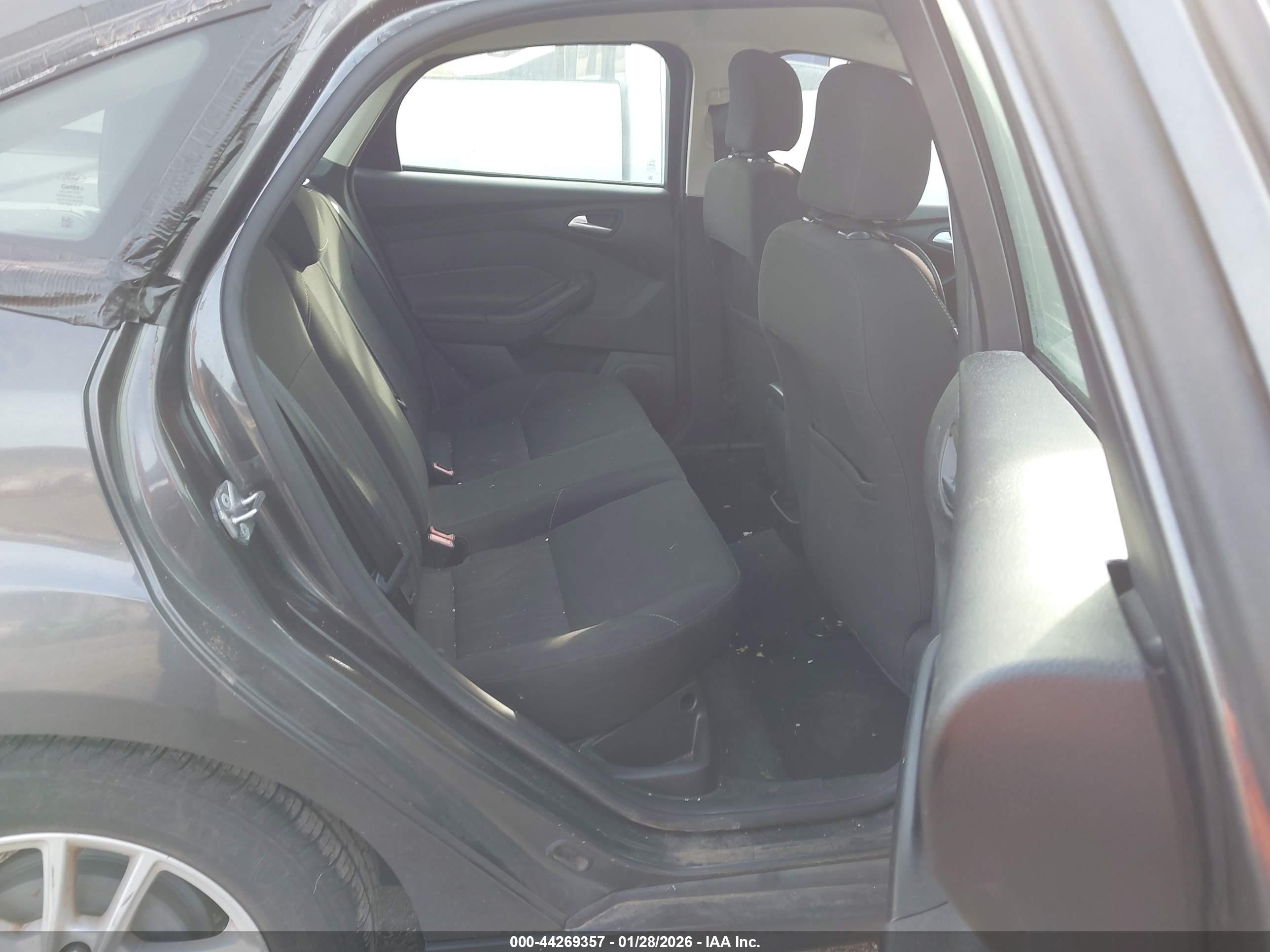 FORD FOCUS image 8