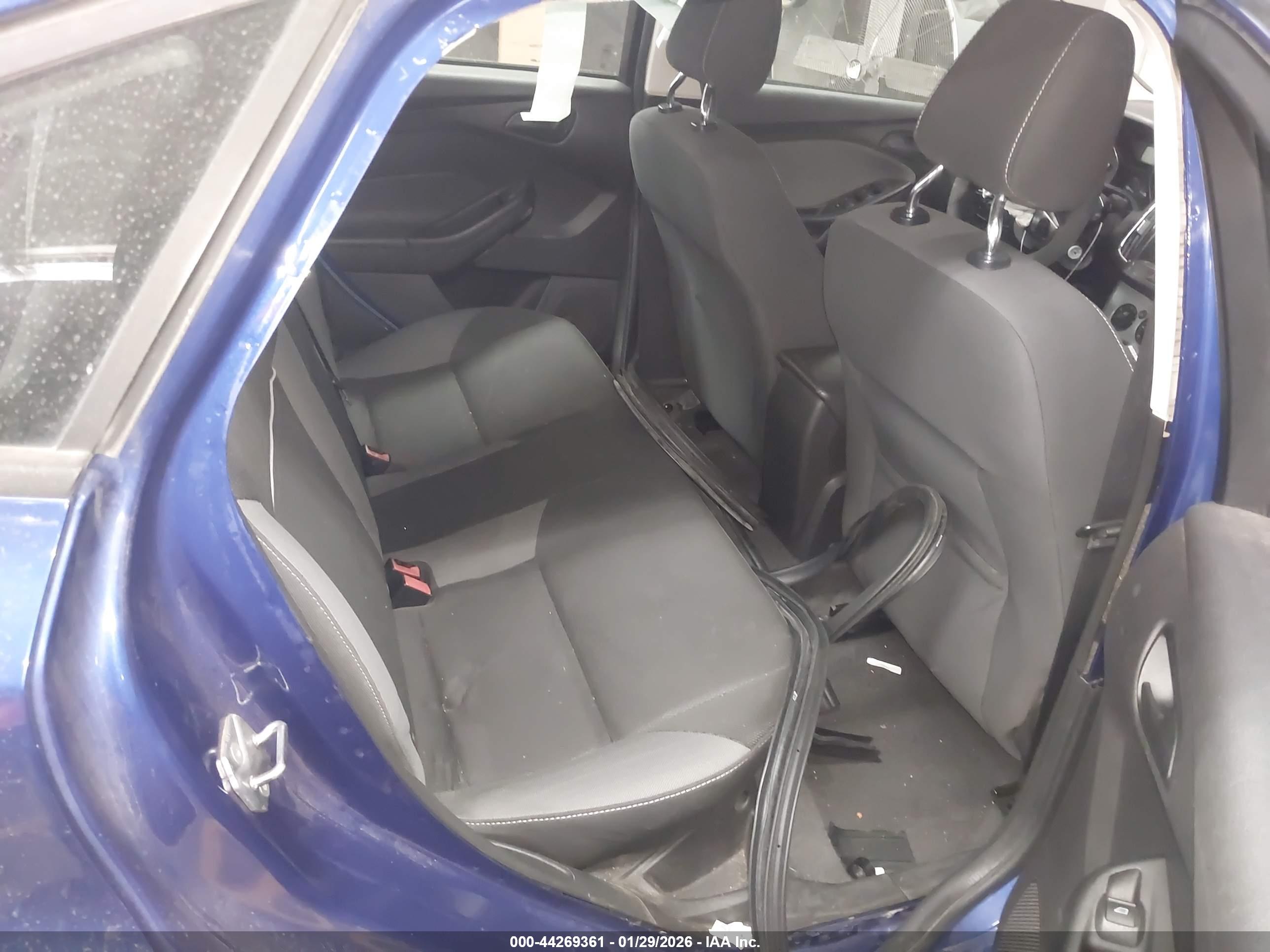 FORD FOCUS image 8