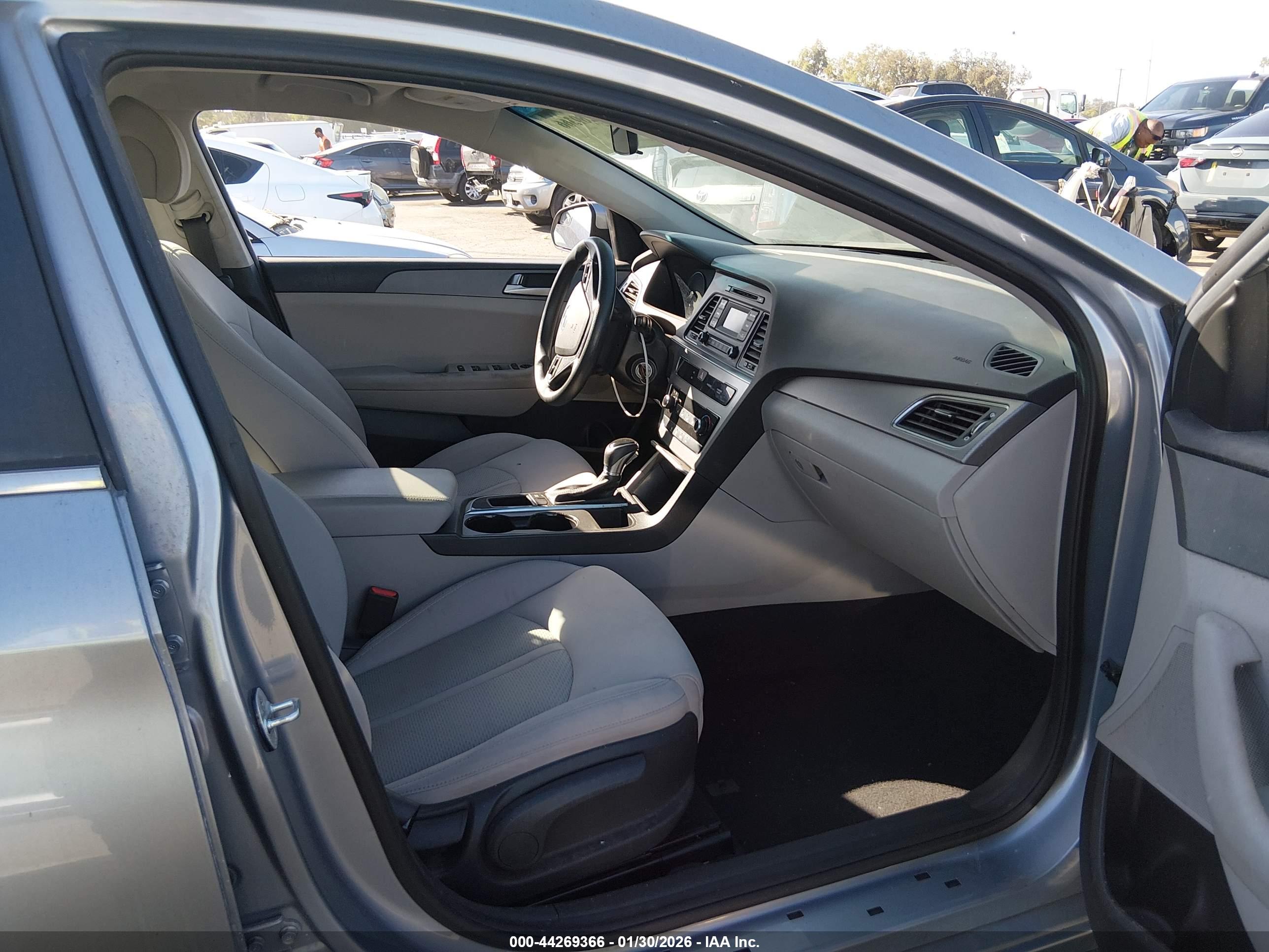 HYUNDAI SONATA image 5