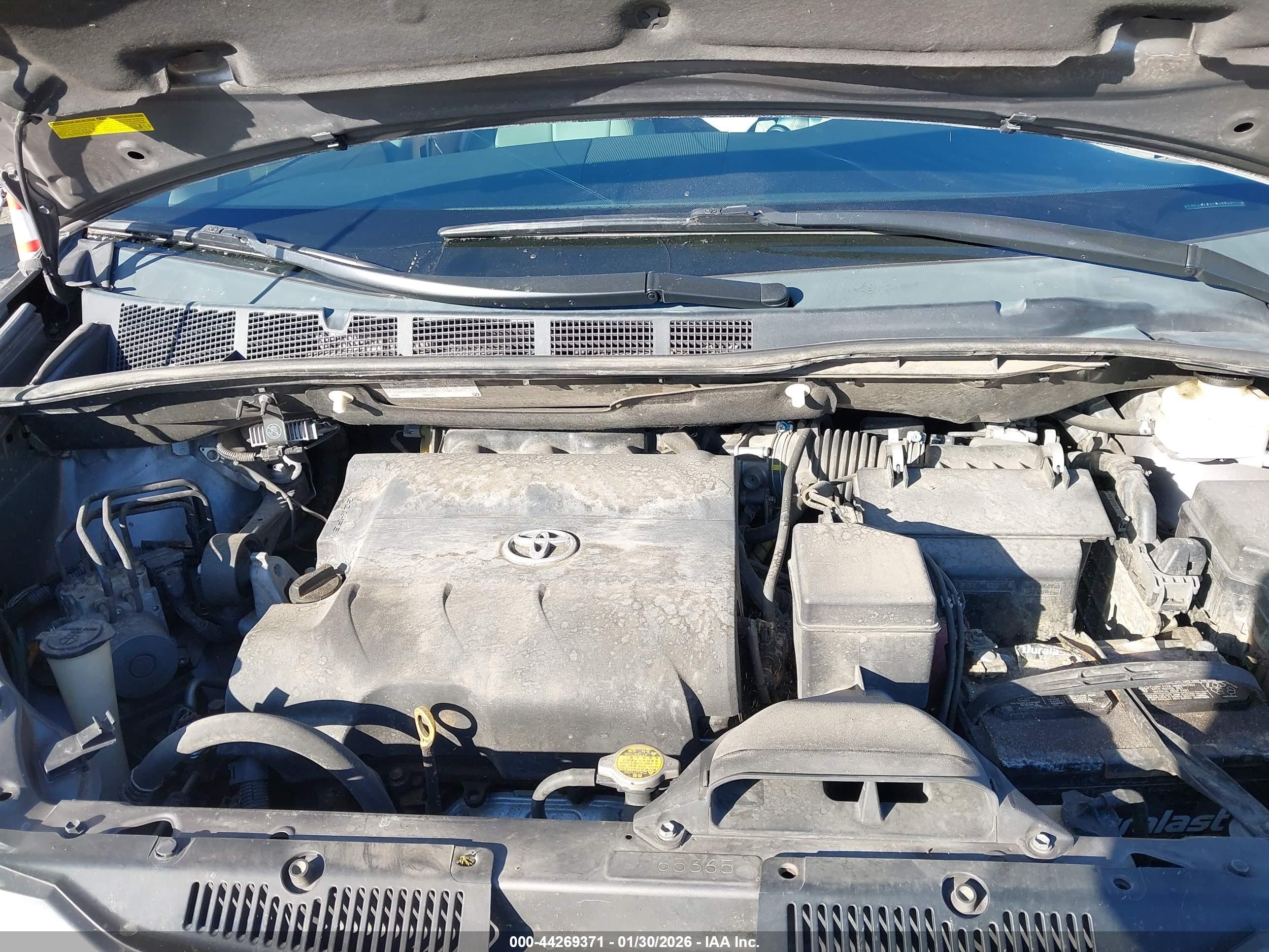 TOYOTA SIENNA image 10