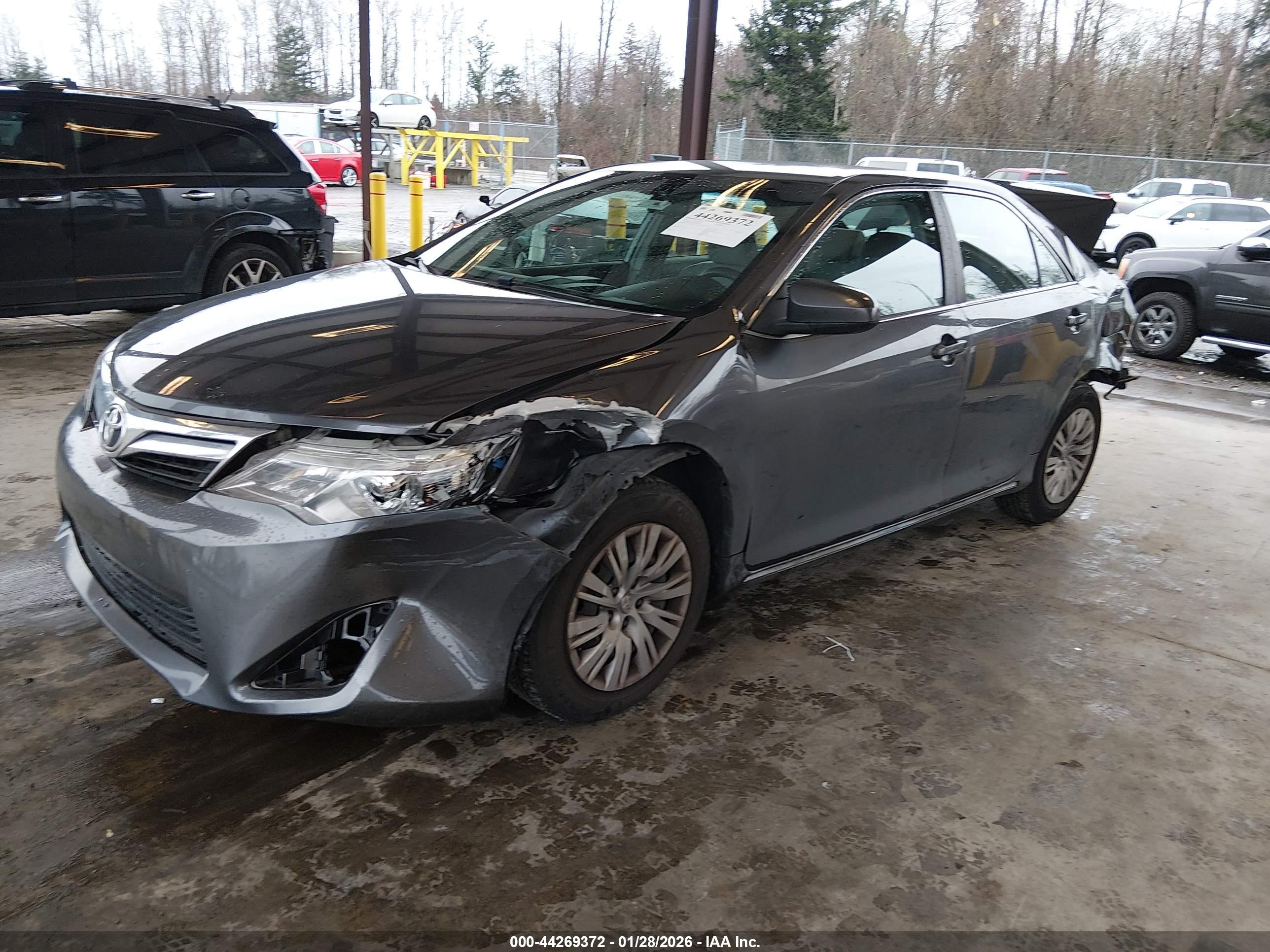 TOYOTA CAMRY image 2