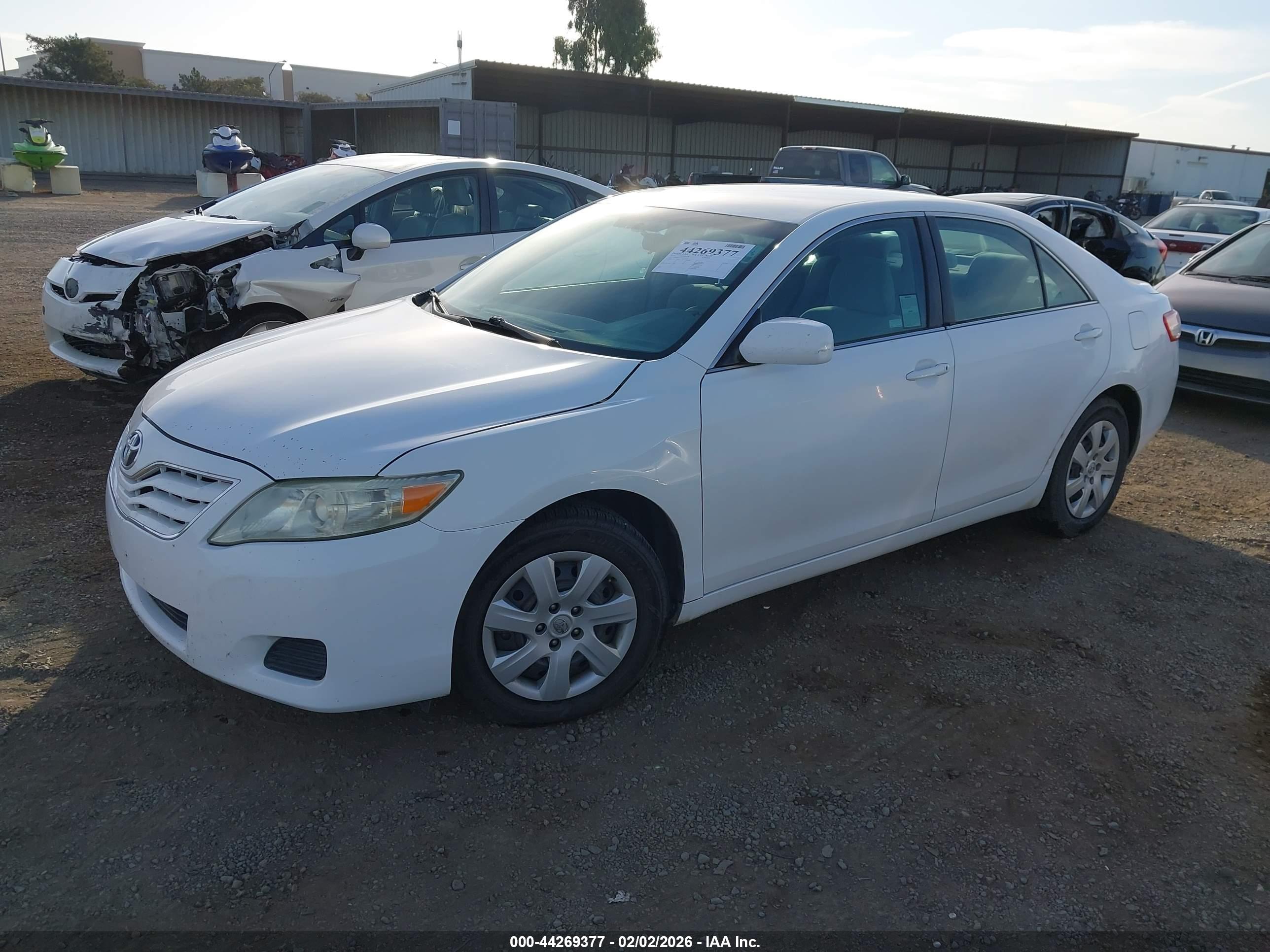 TOYOTA CAMRY image 2