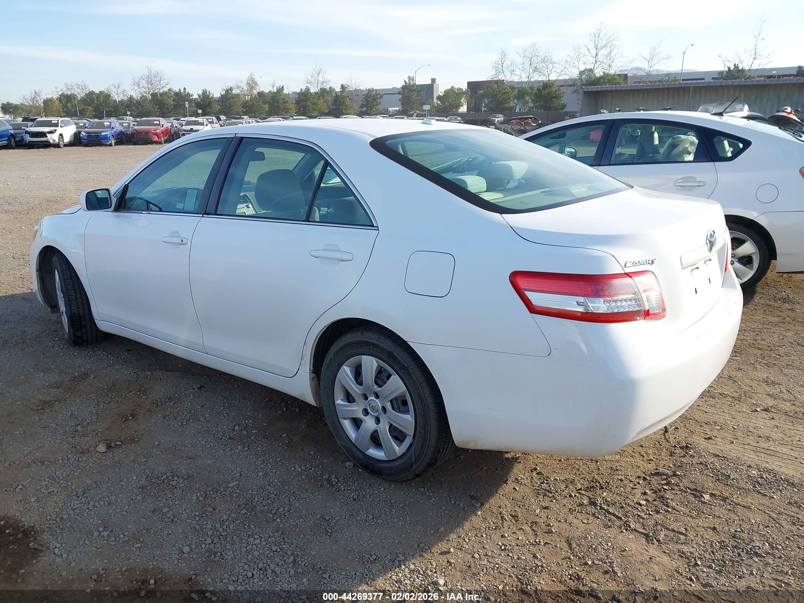 TOYOTA CAMRY image 3