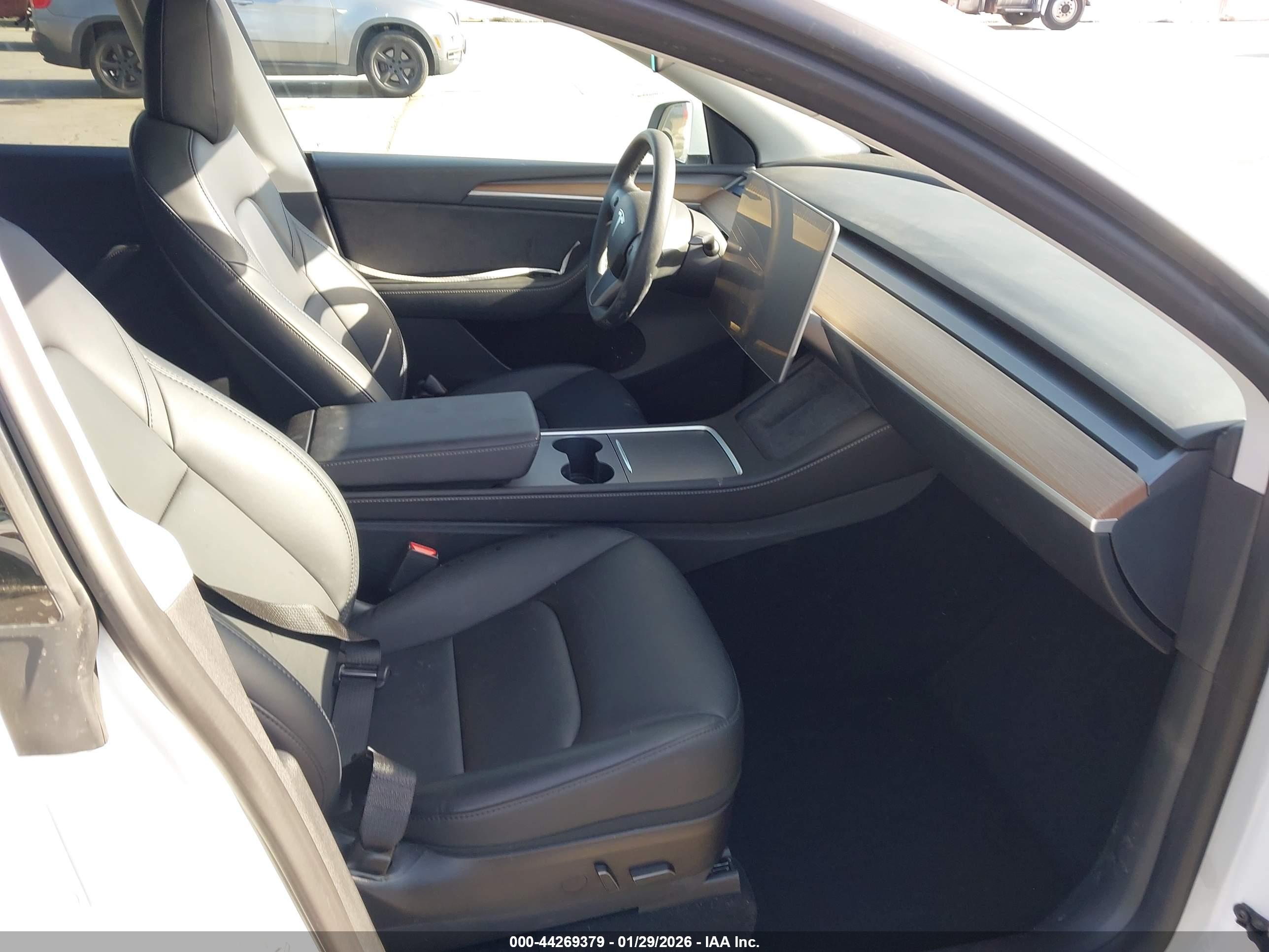 TESLA MODEL image 5