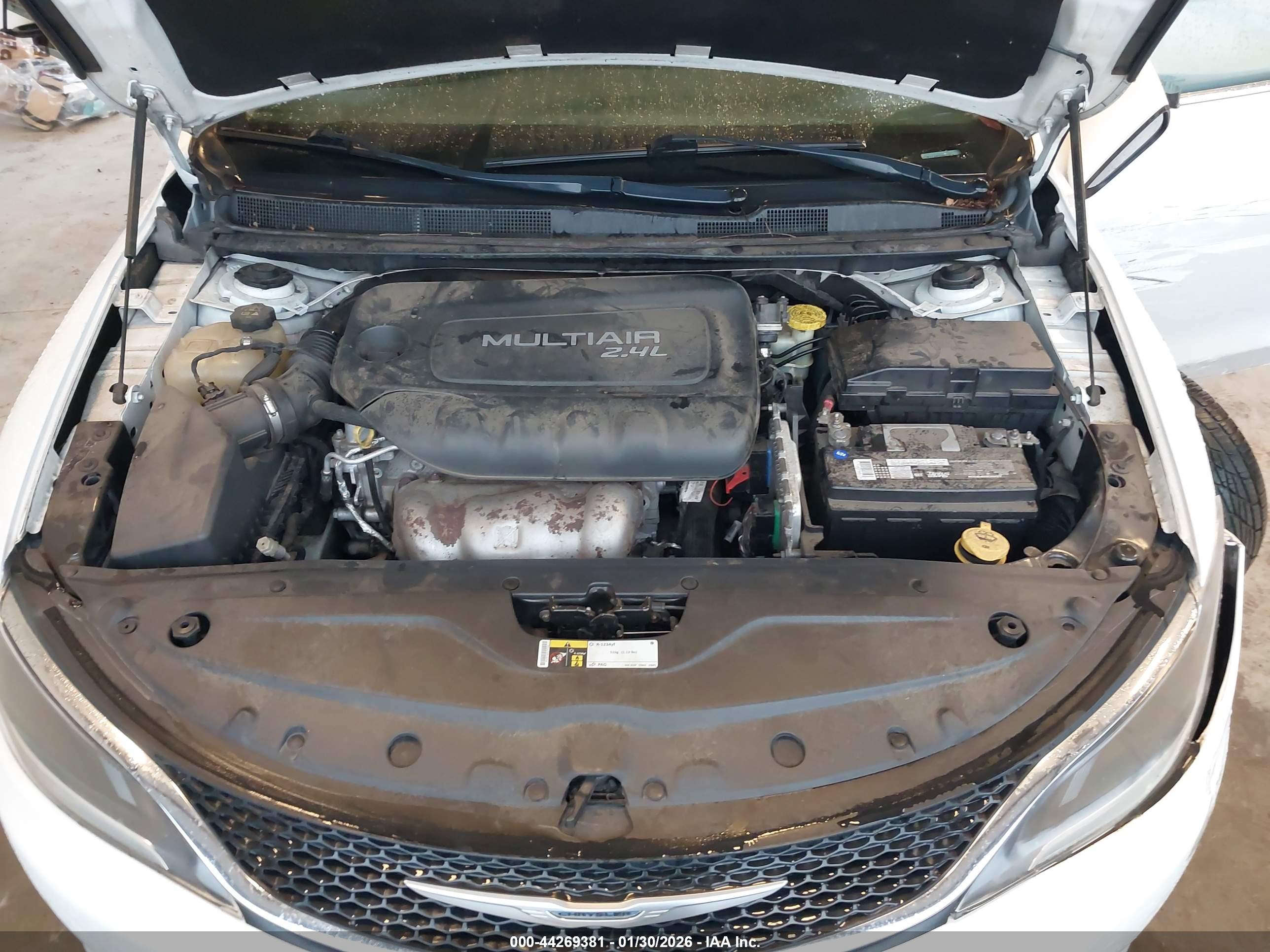 CHRYSLER 200 image 10