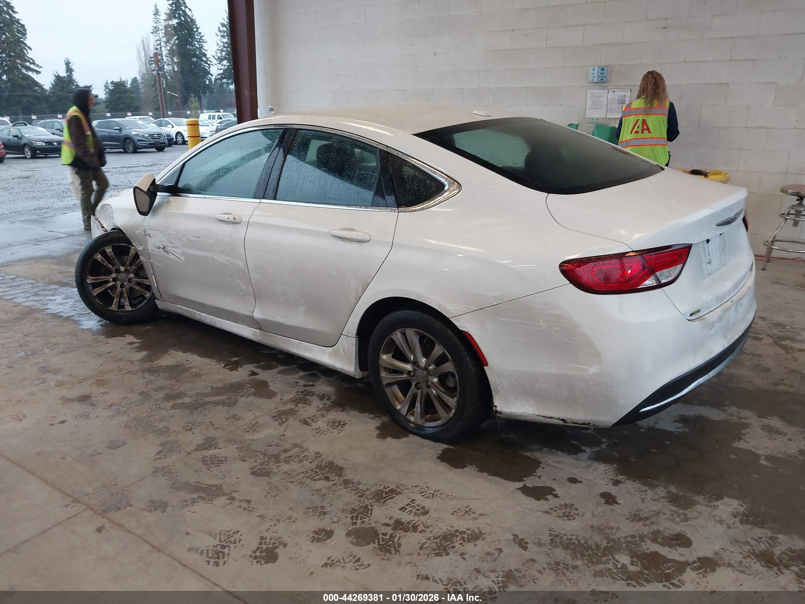 CHRYSLER 200 image 3