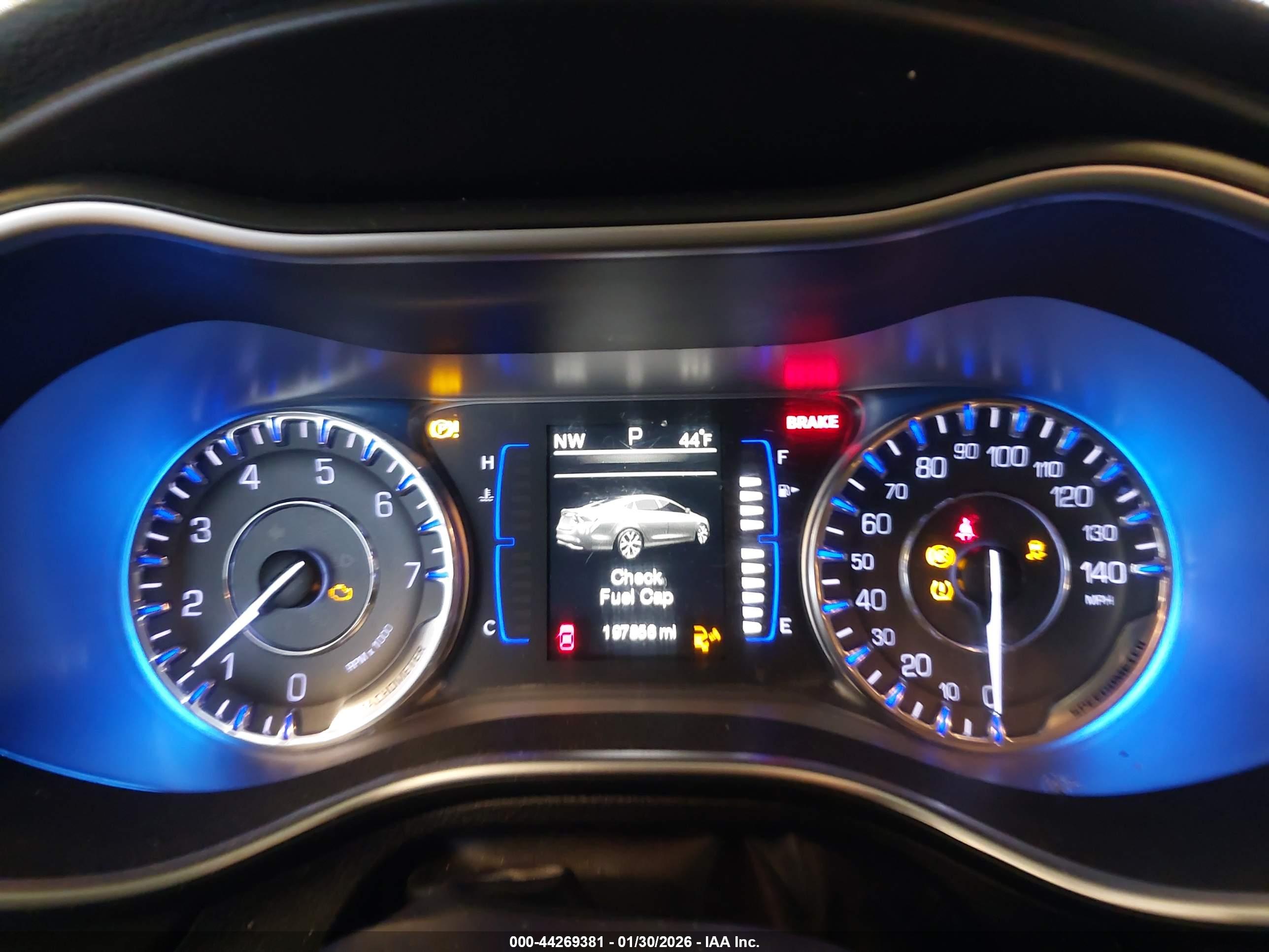 CHRYSLER 200 image 7