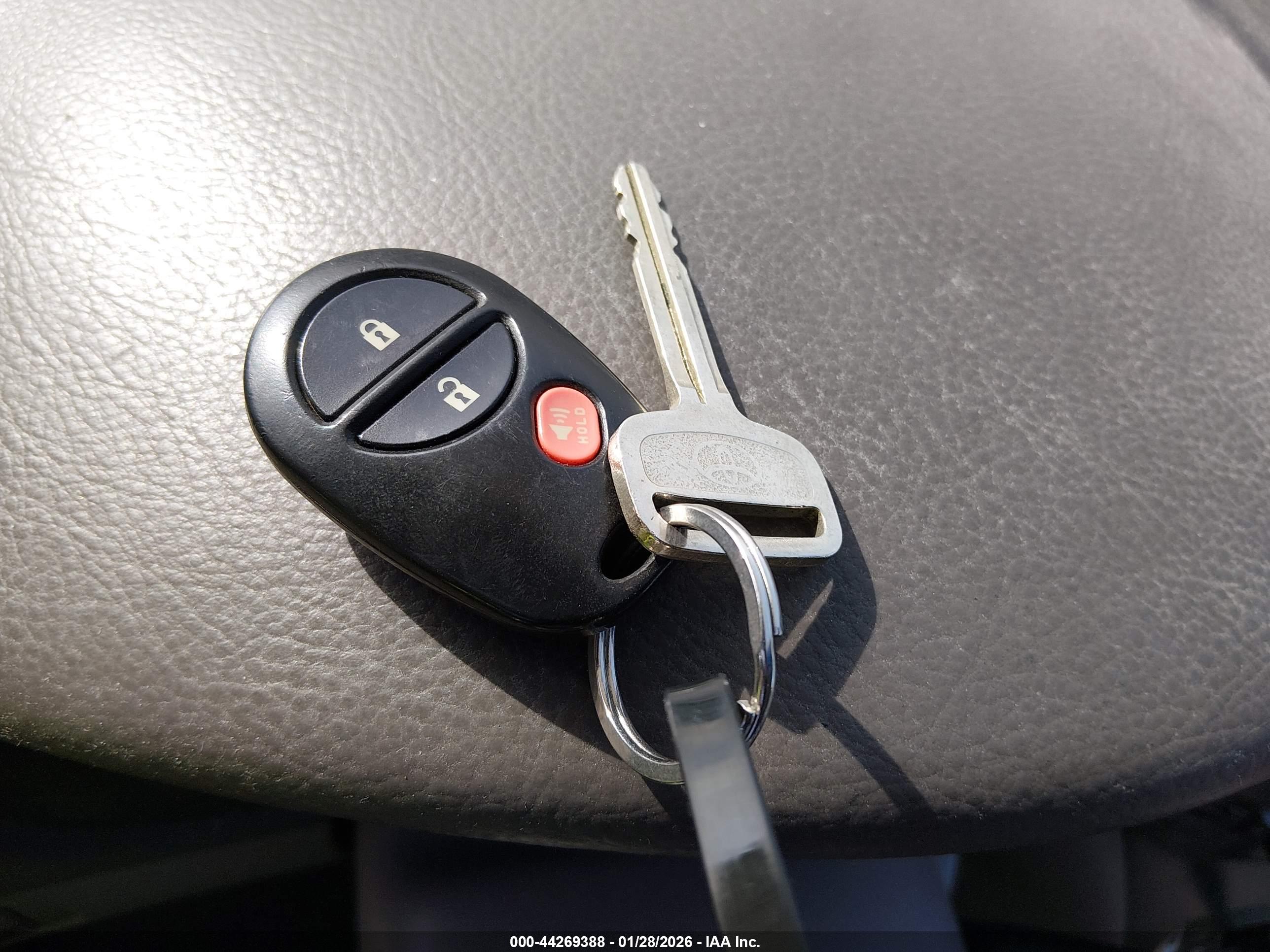TOYOTA SIENNA image 11
