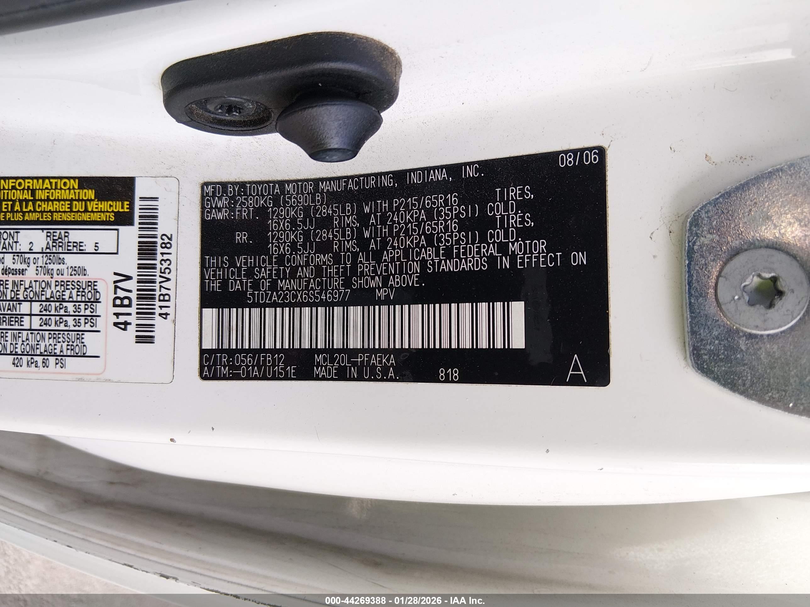 TOYOTA SIENNA image 9