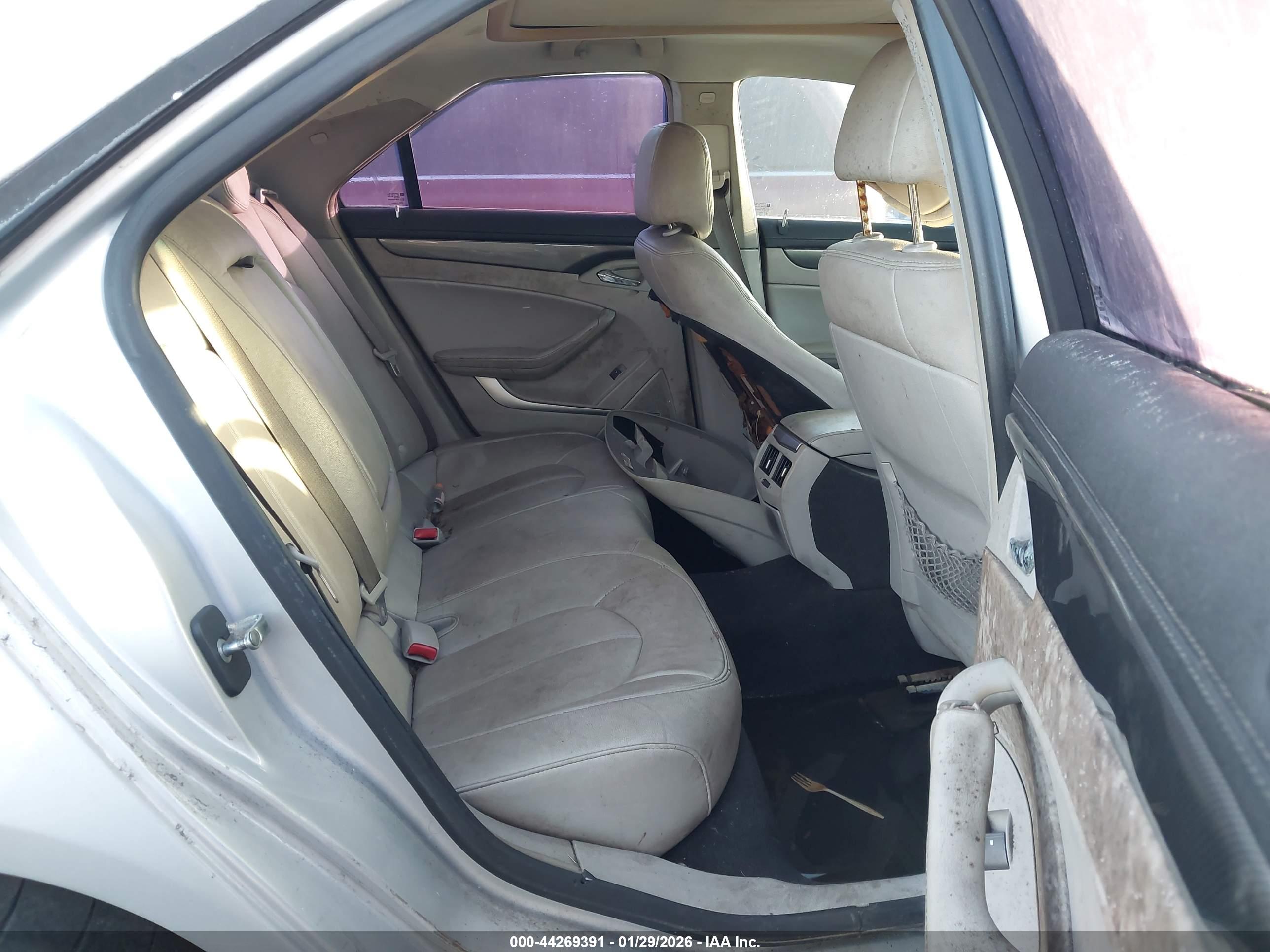 CADILLAC CTS image 8