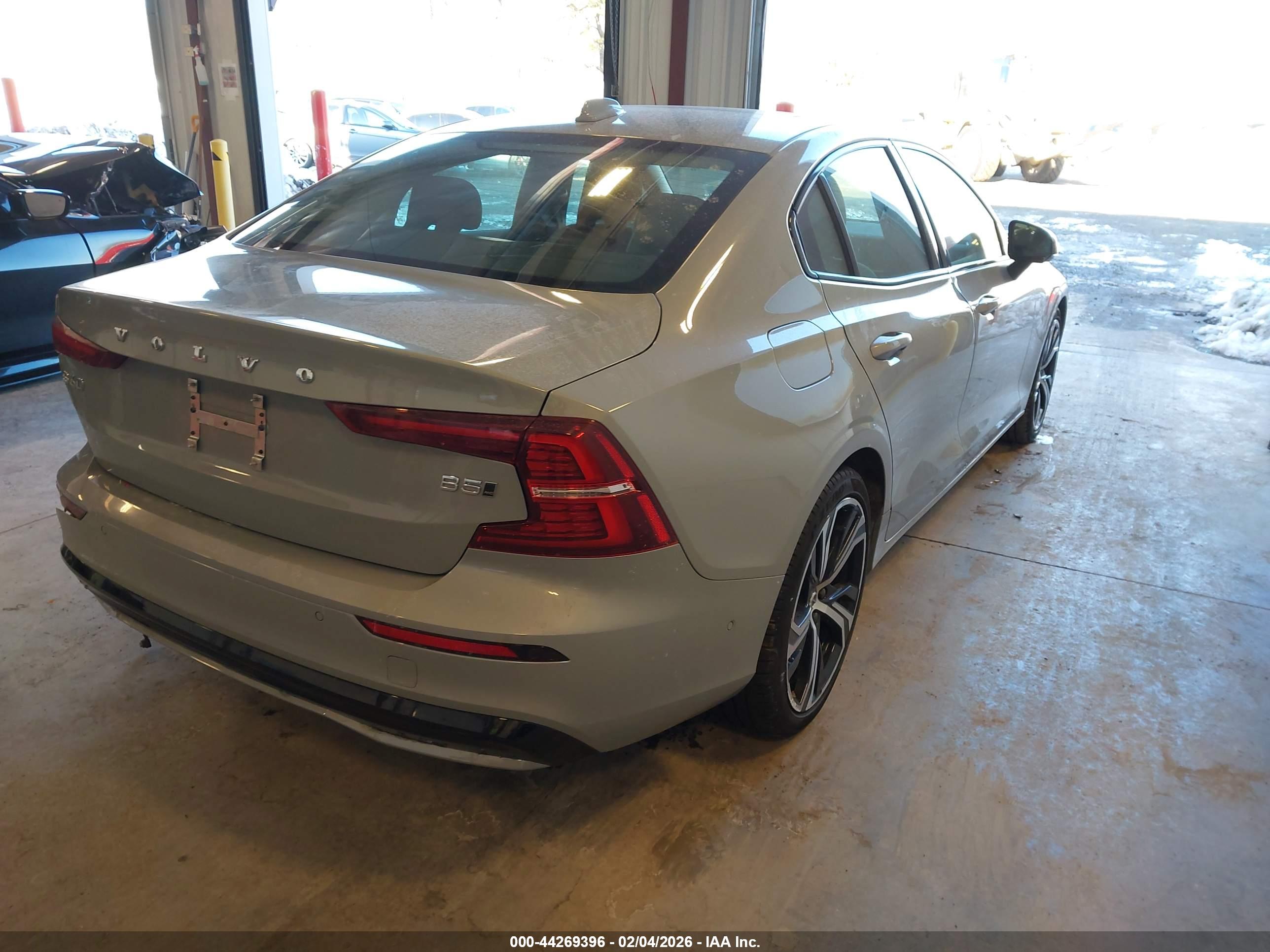 VOLVO S60 image 4