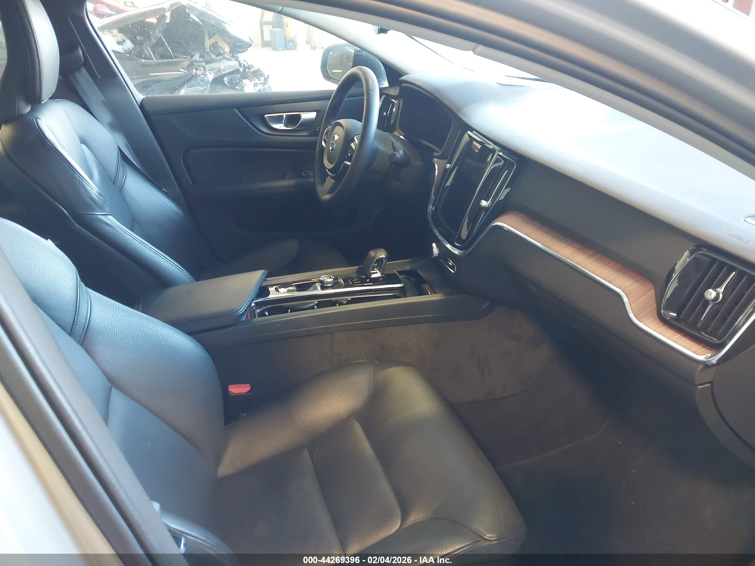 VOLVO S60 image 5