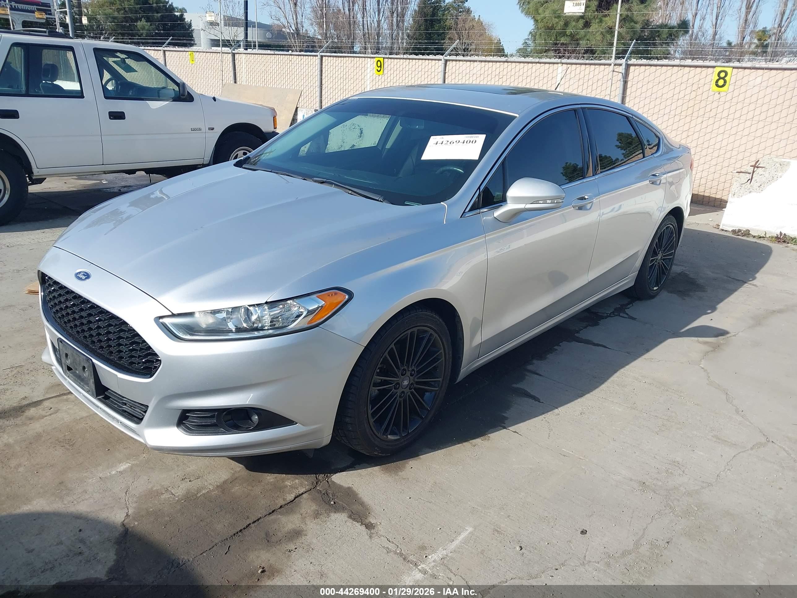 FORD FUSION image 2