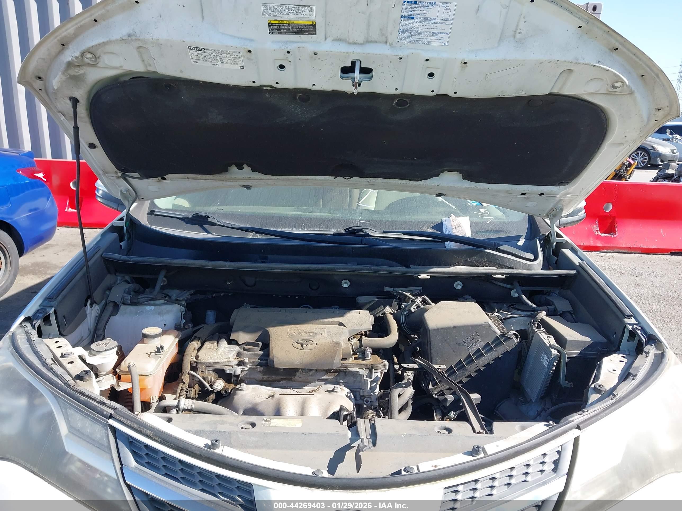 TOYOTA RAV4 image 10