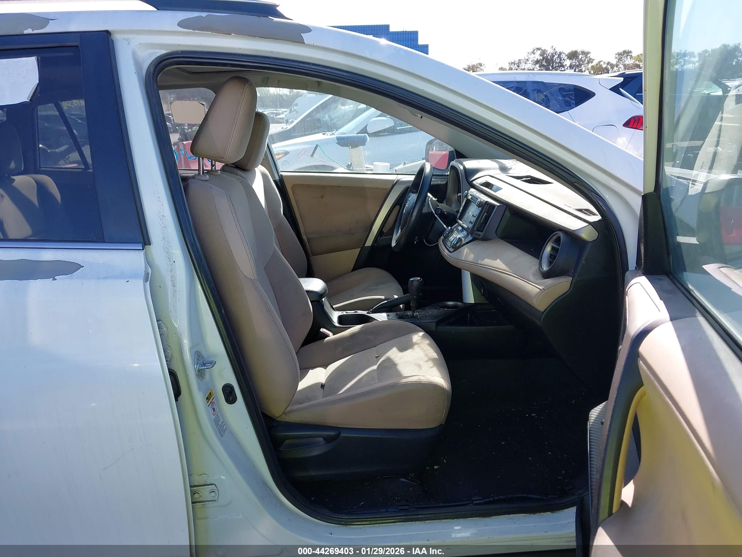 TOYOTA RAV4 image 5