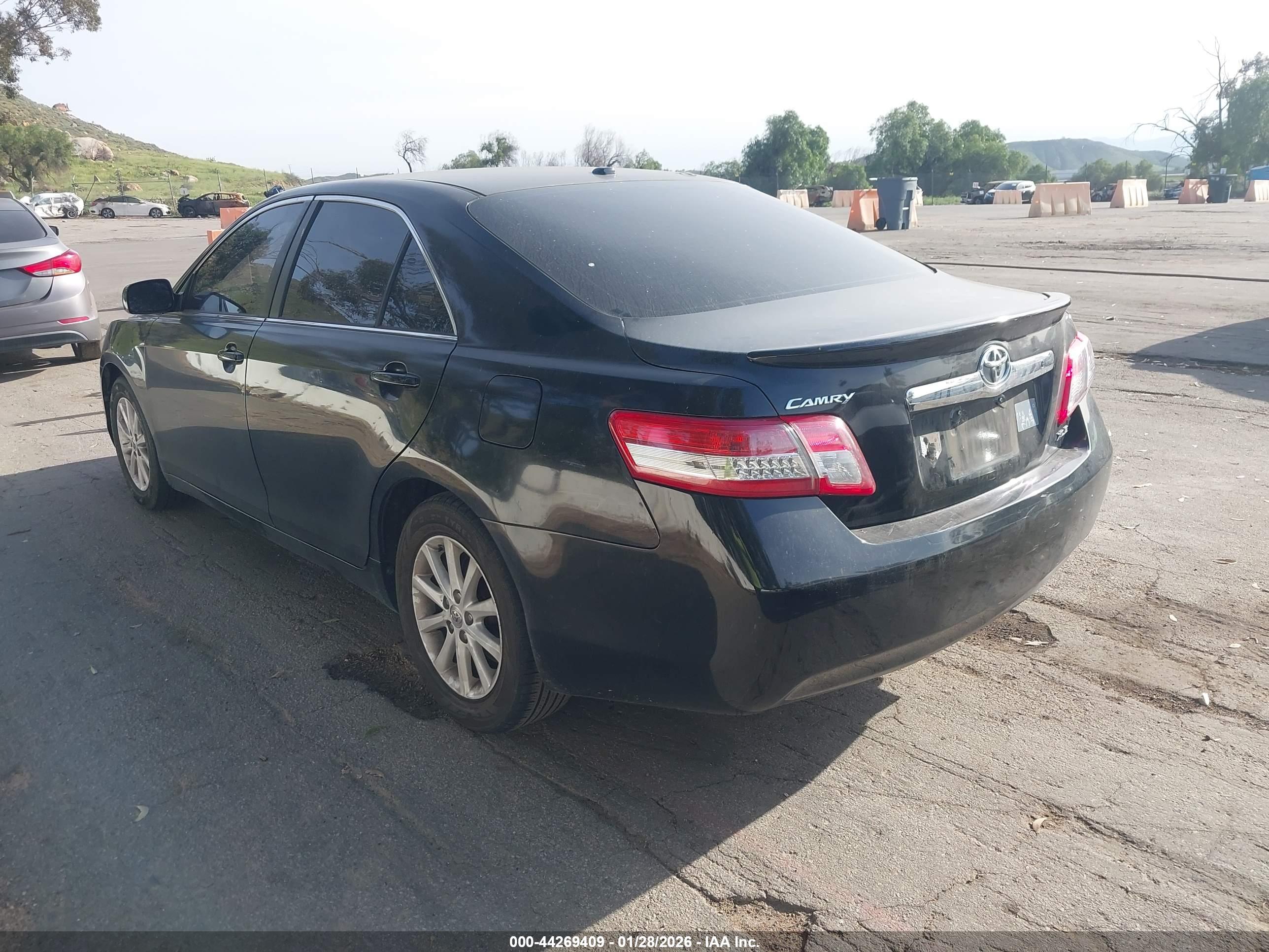 TOYOTA CAMRY image 3