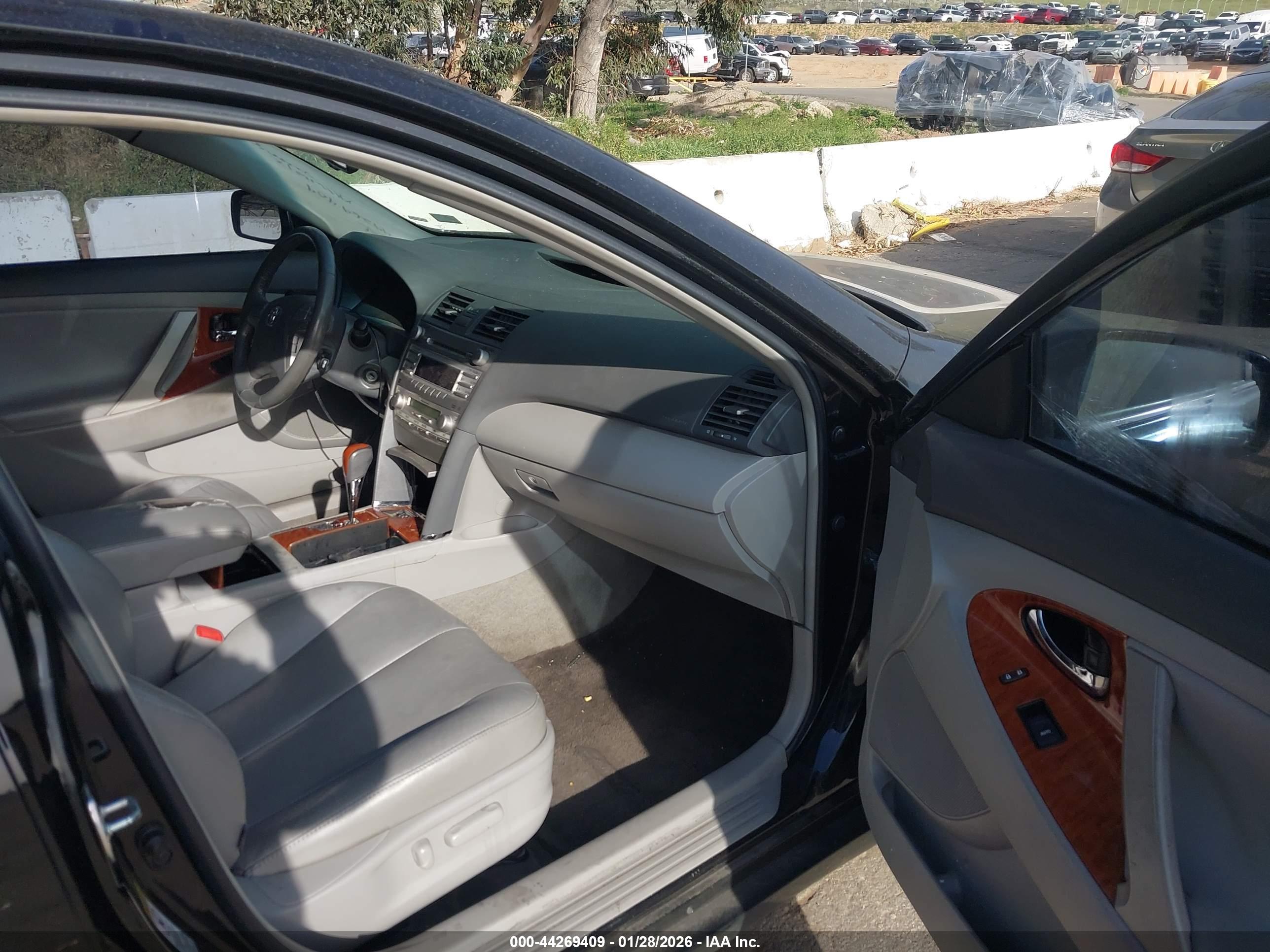 TOYOTA CAMRY image 5