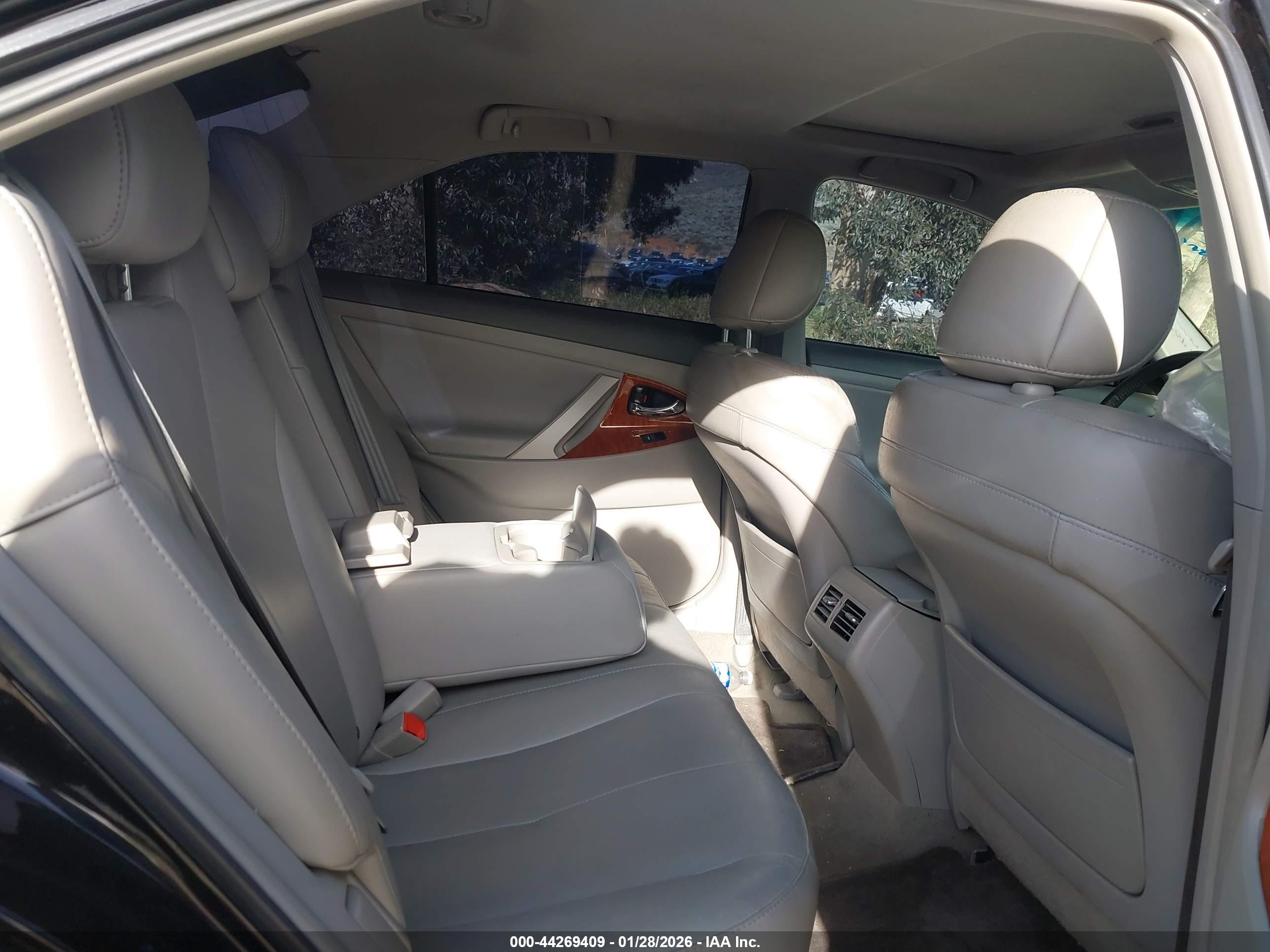 TOYOTA CAMRY image 8