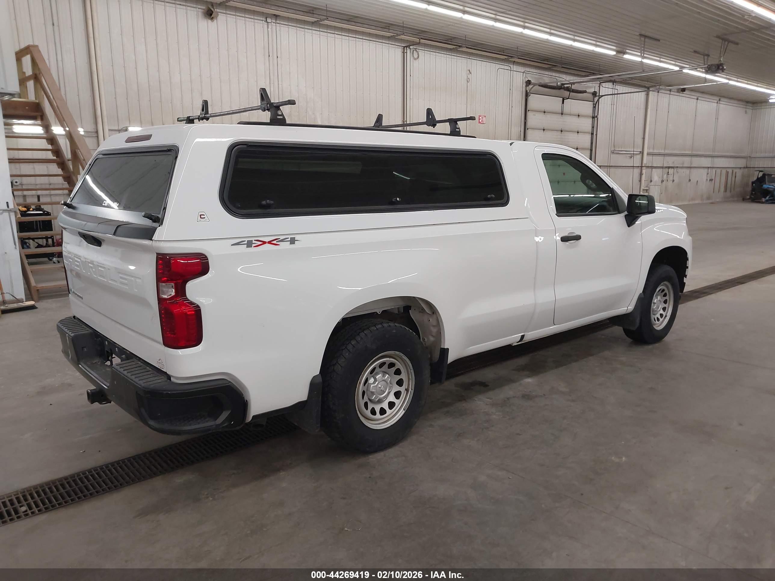 CHEVROLET SILVERADO image 4