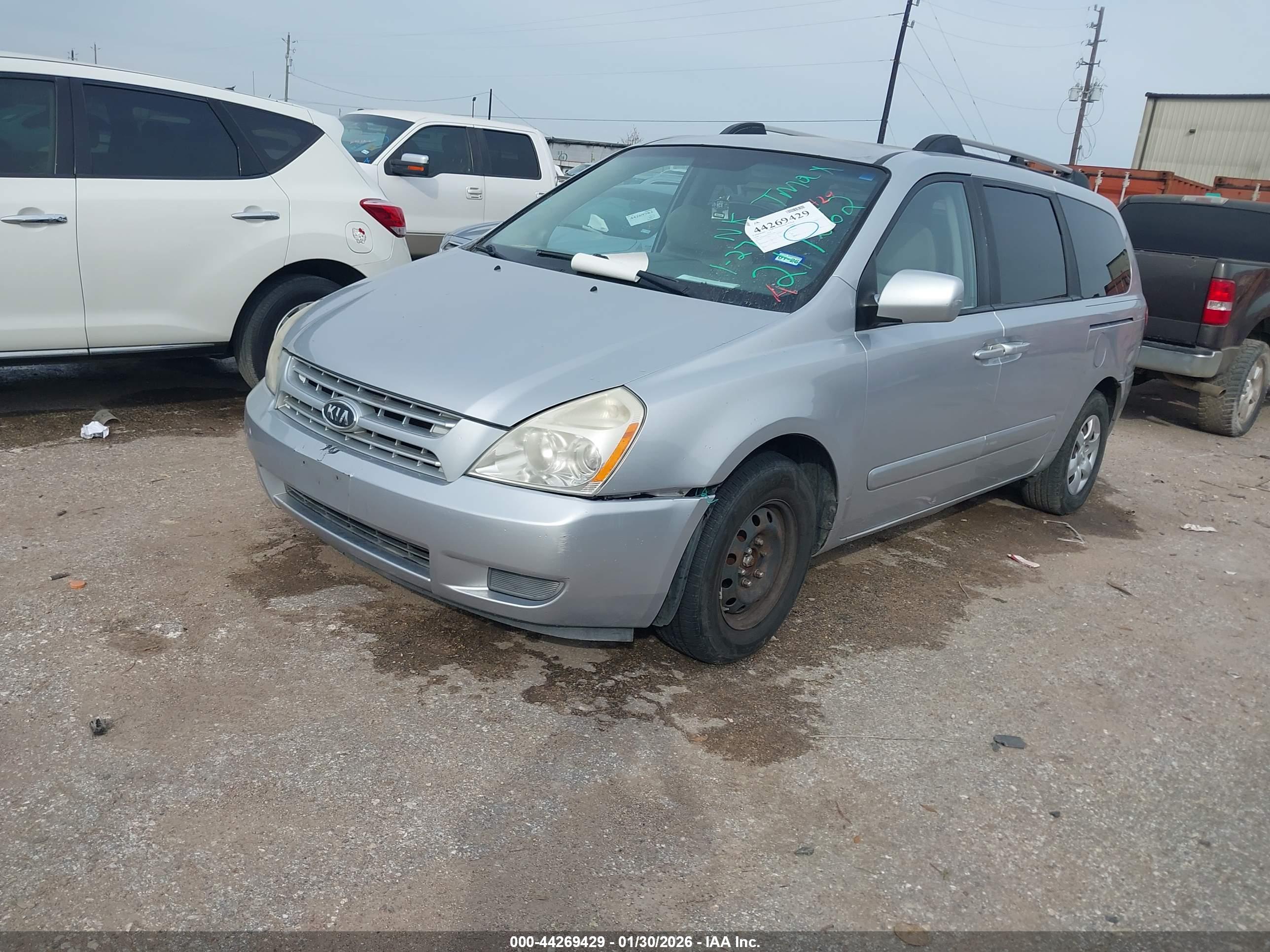 KIA SEDONA image 2