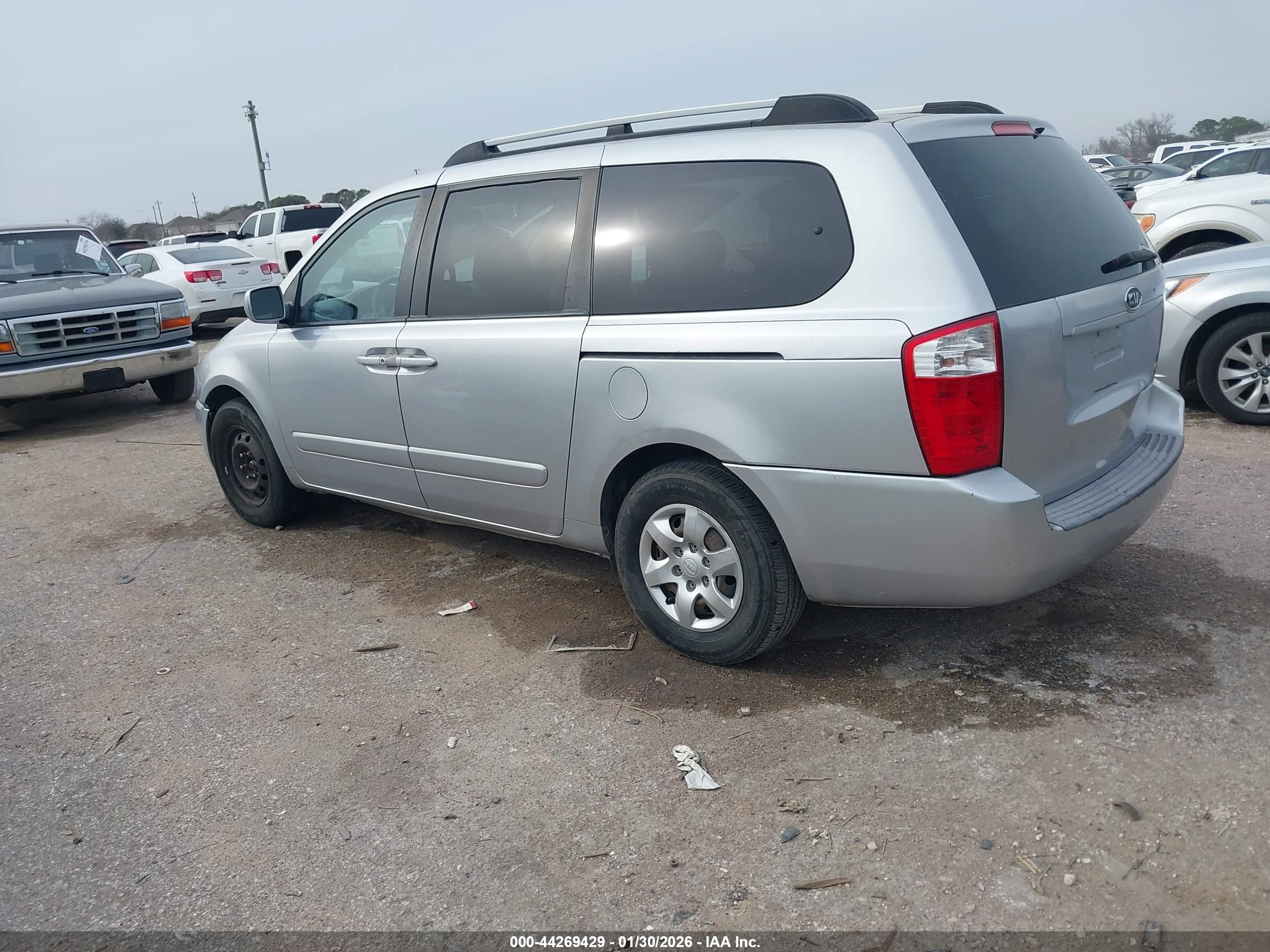 KIA SEDONA image 3