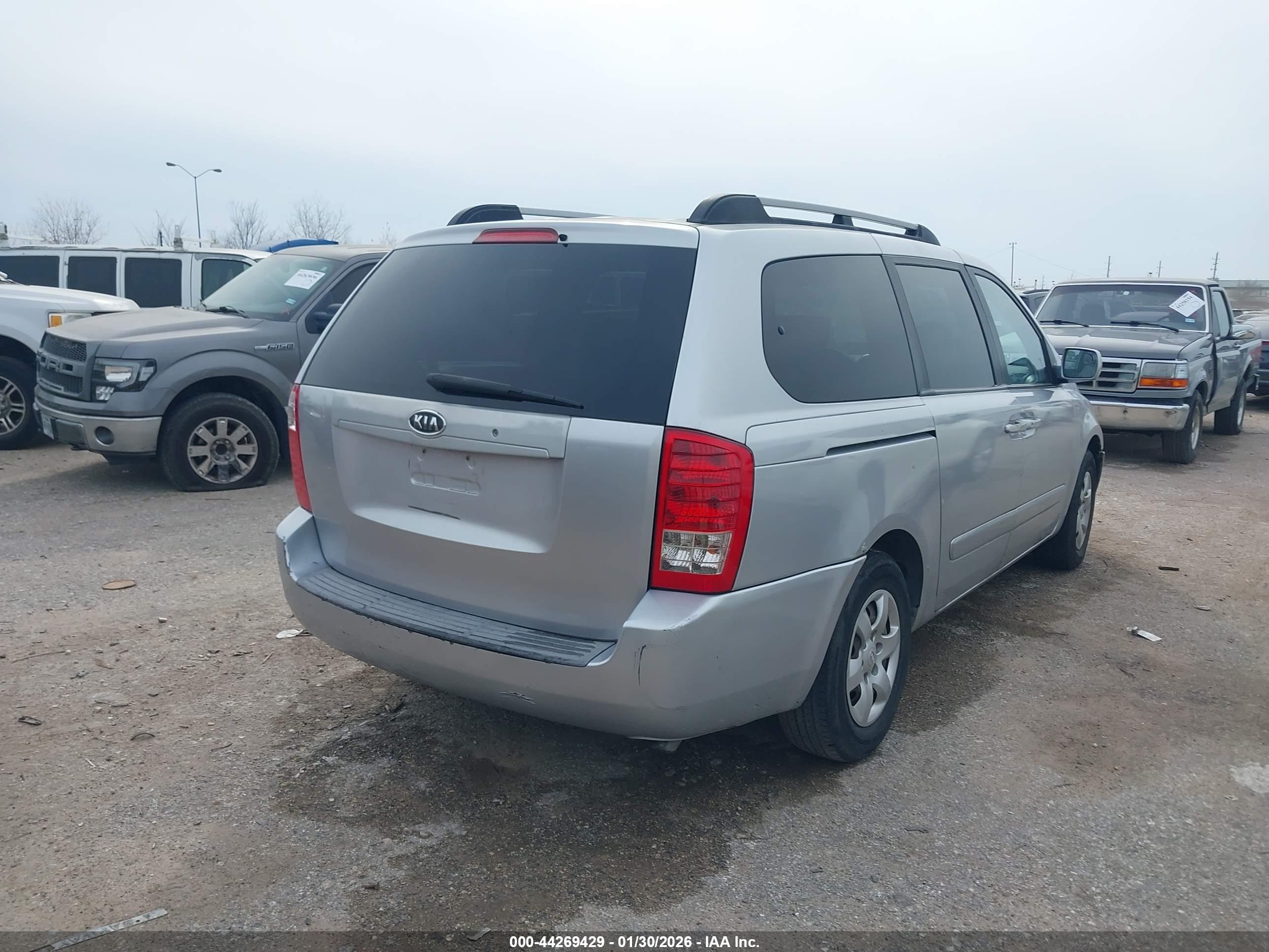 KIA SEDONA image 4