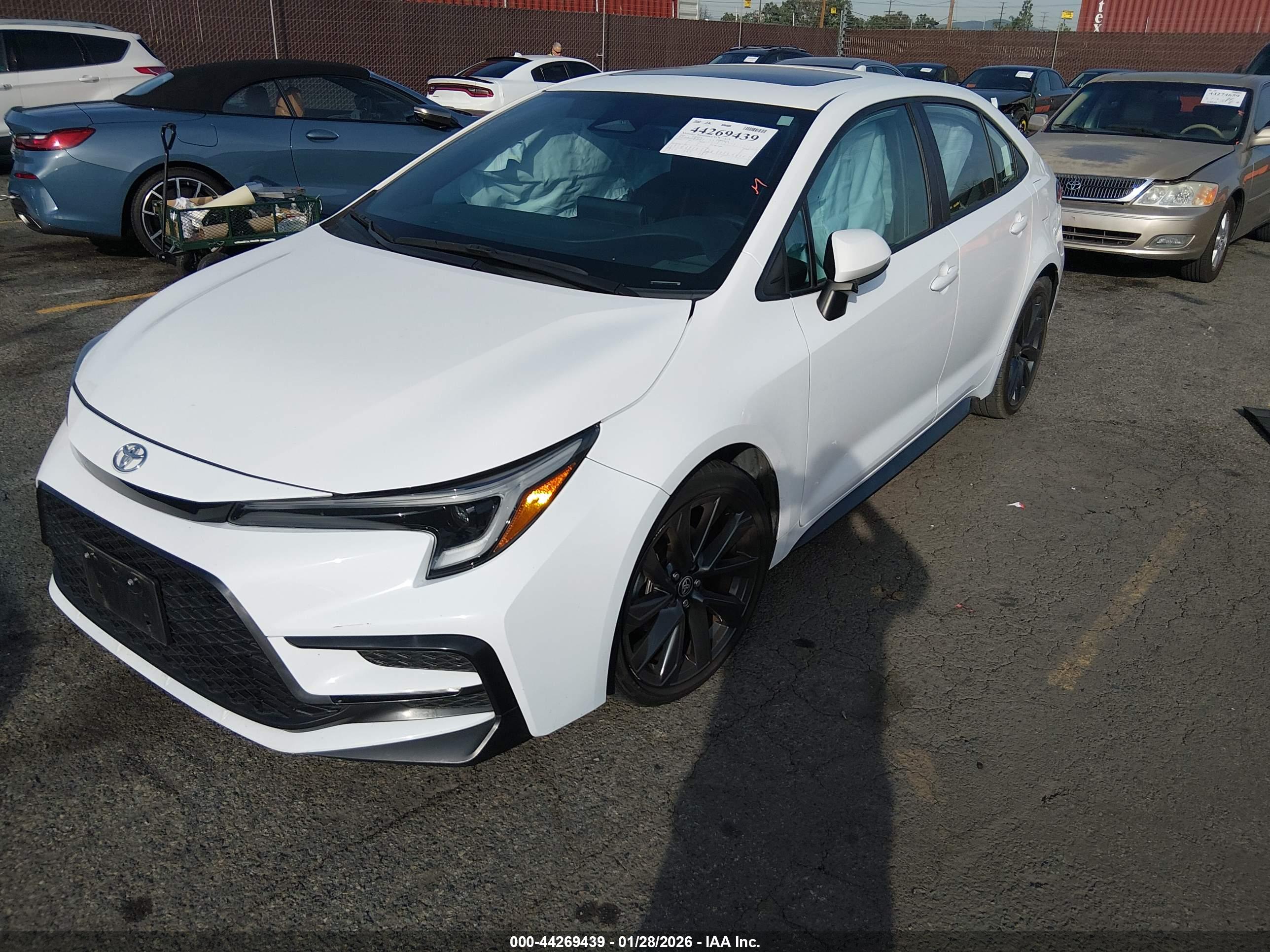 TOYOTA COROLLA image 2