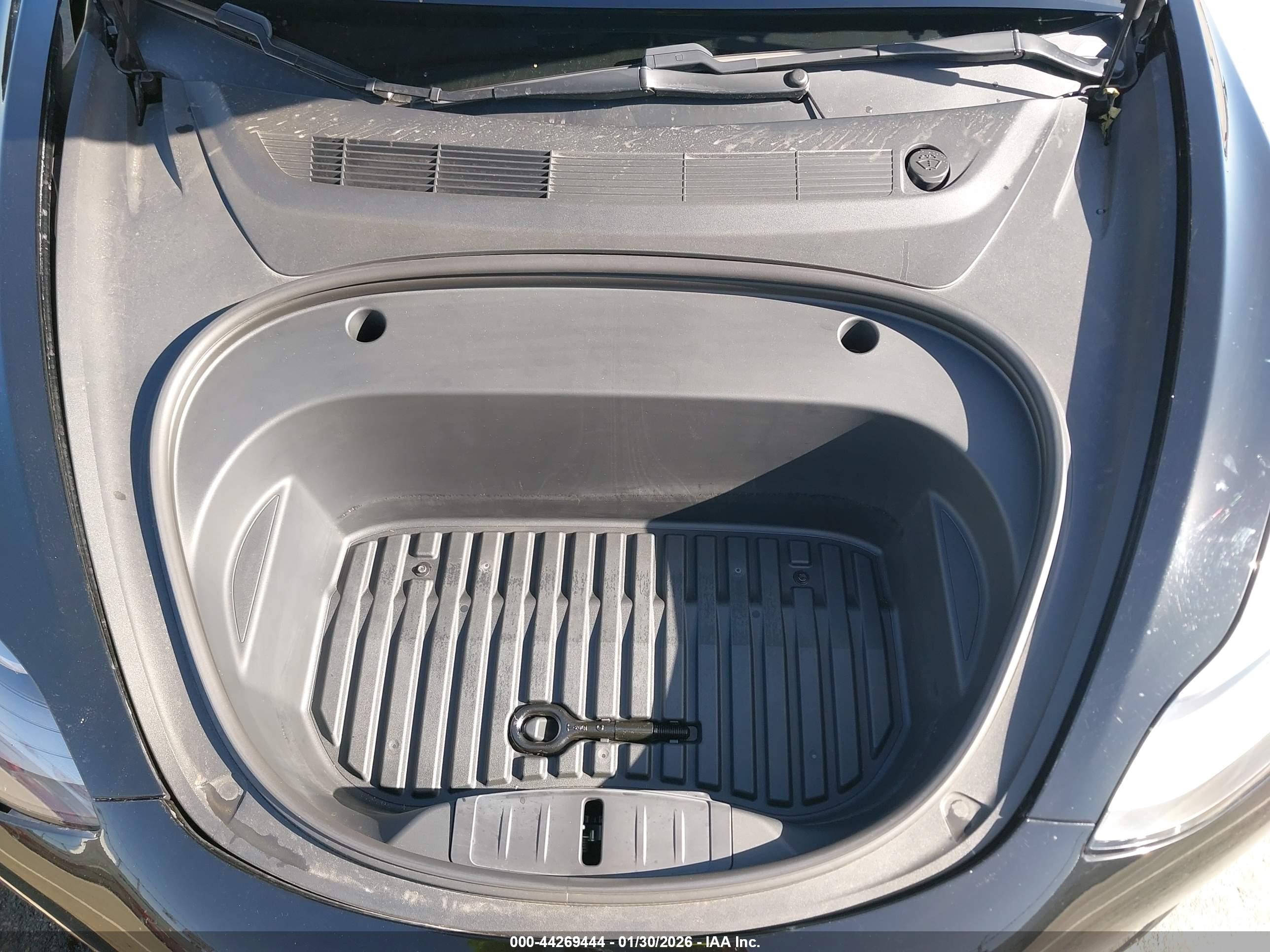 TESLA MODEL image 10