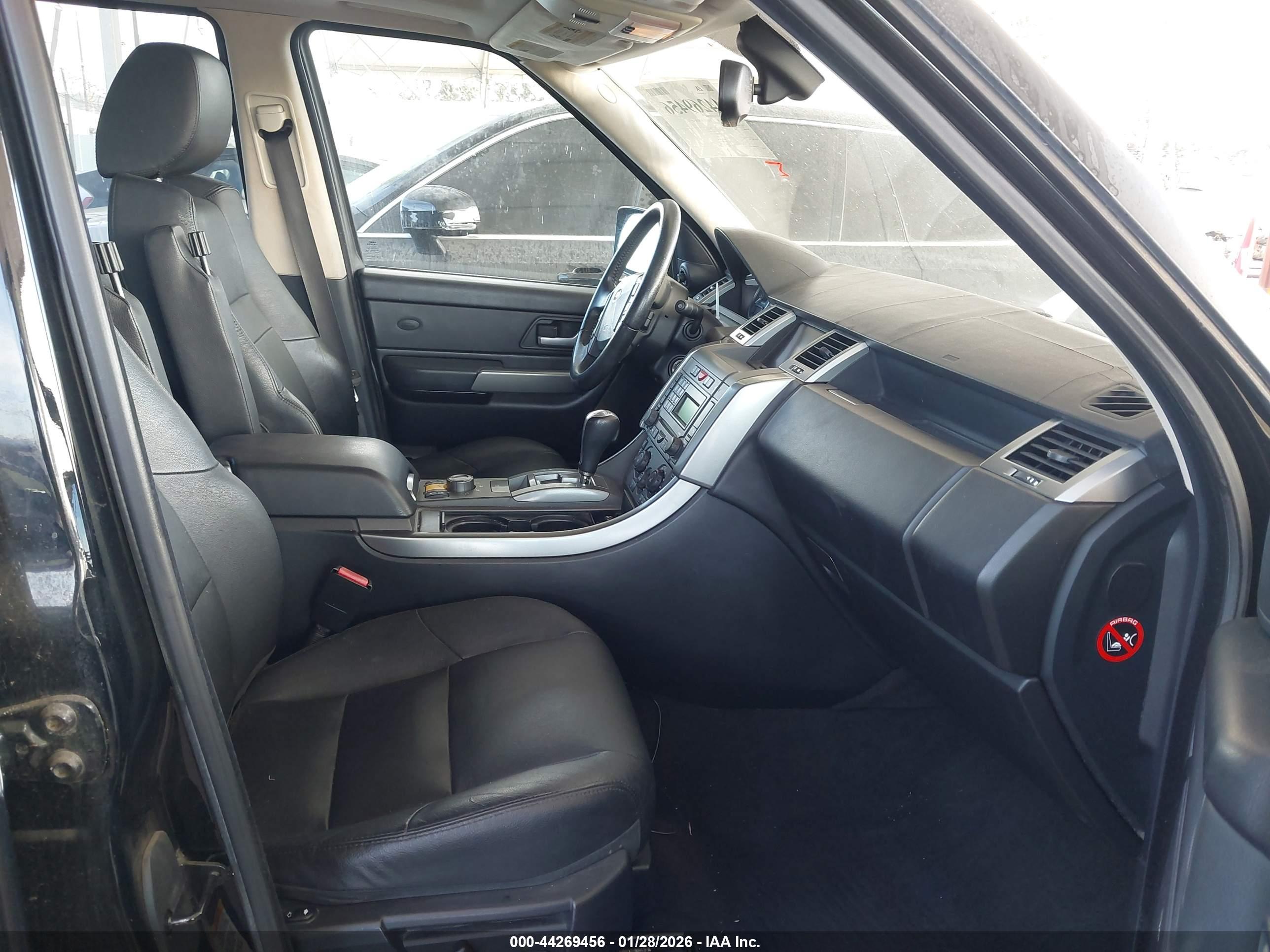 LAND ROVER image 5
